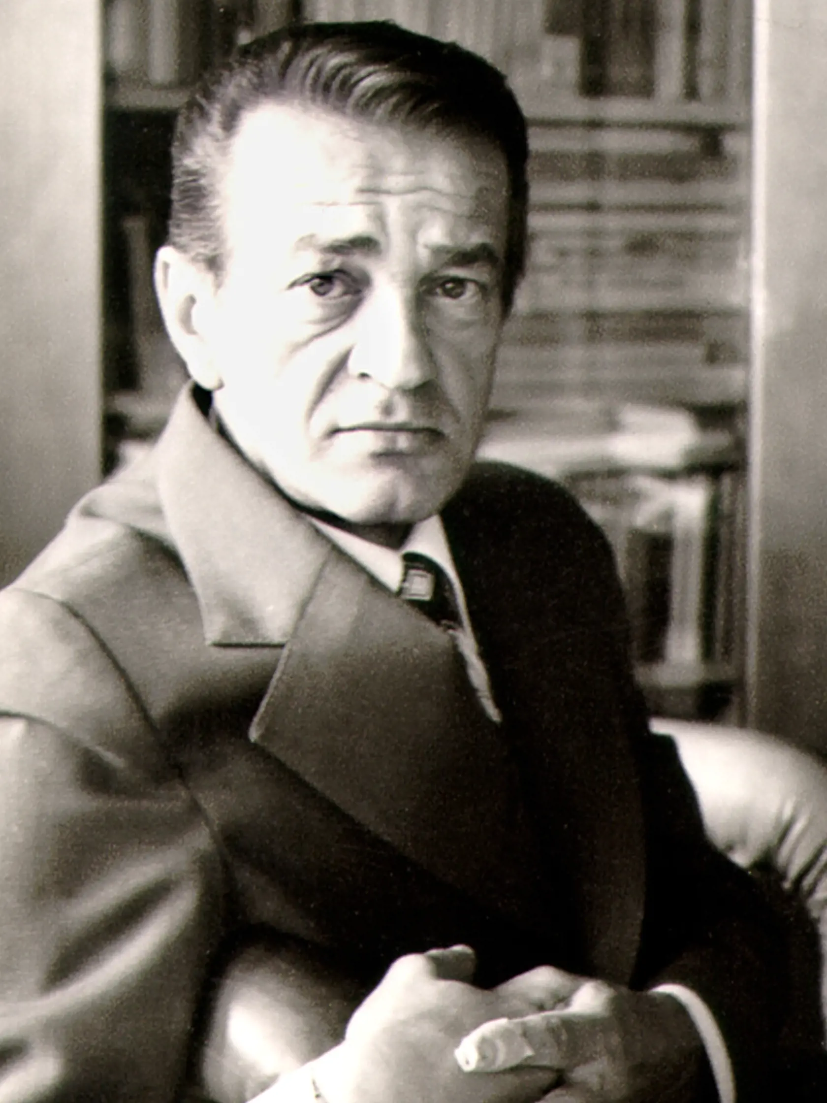 Minister kultúry Slovenskej socialistickej republiky, zaslúžilý umelec, básnik Miroslav Válek - 1977.