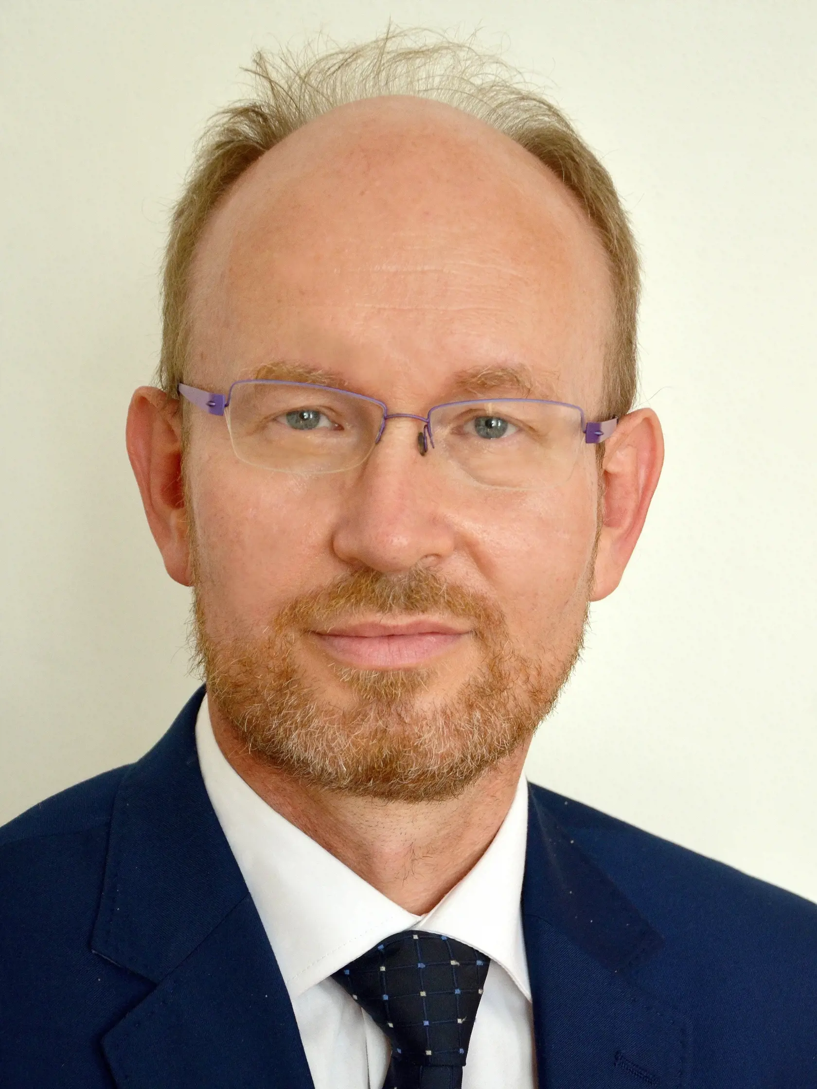 Pracovník Kliniky infektológie a cestovnej medicíny Lekárskej fakulty UPJŠ a prezident Slovenskej spoločnosti infektológov prof. Pavol Jarčuška.