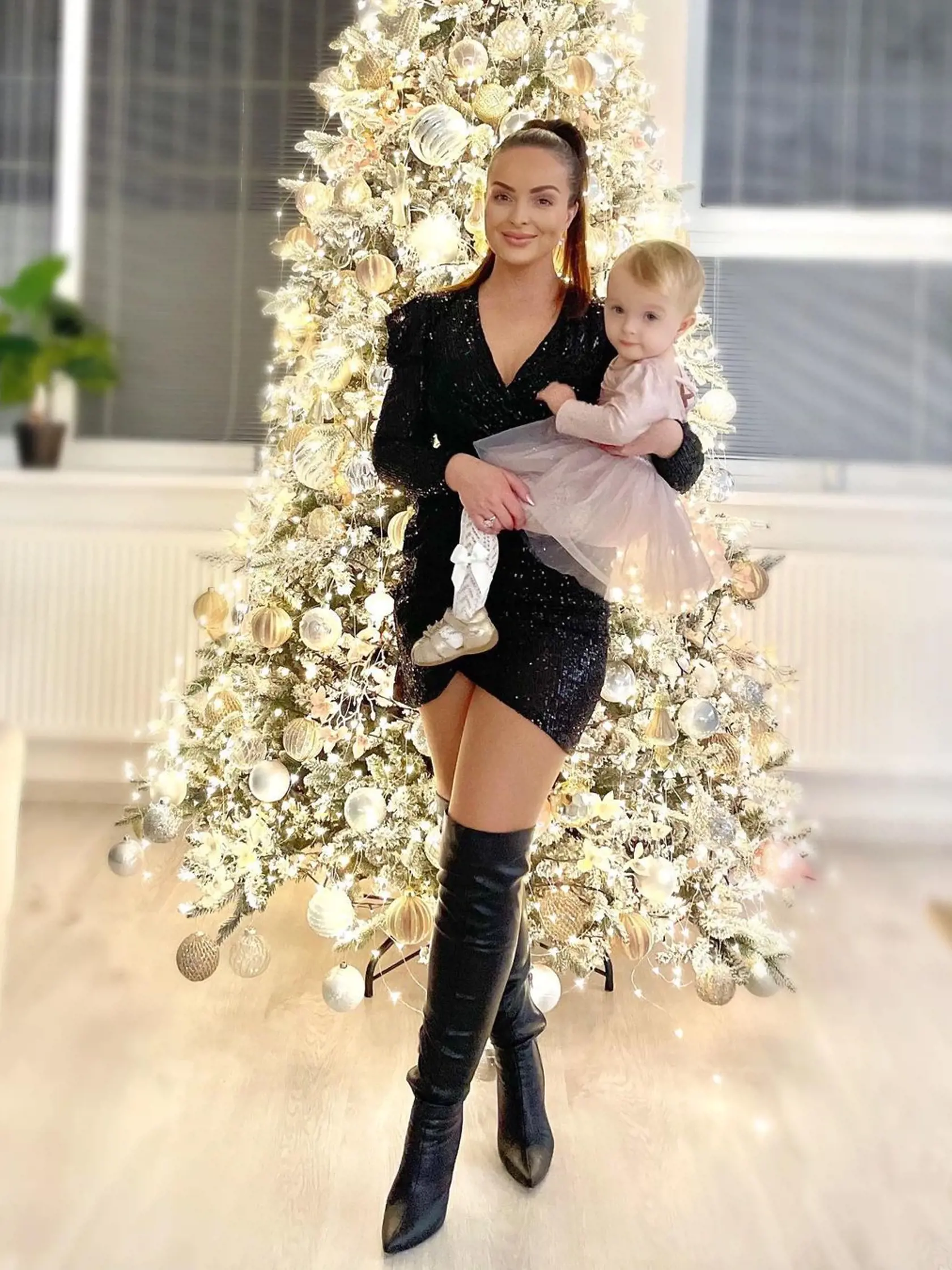 Twiinska Daniela Nízlová sa nahodila do minišiat.