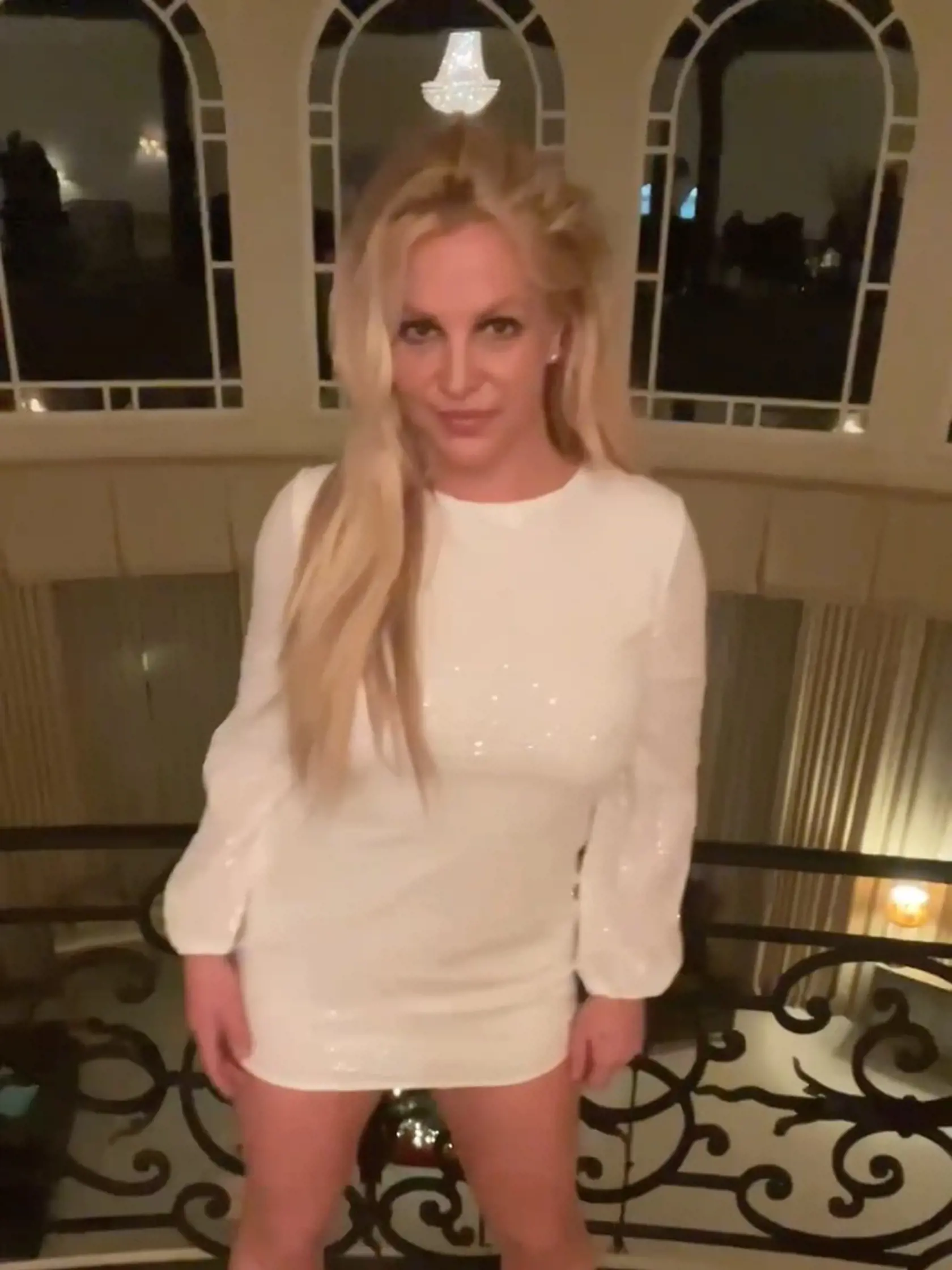 Americká speváčka Britney Spears sa po dlhých 13 rokoch zbavila opatrovníctva, kedy sa musela riadiť nariadeniami svojho otca.