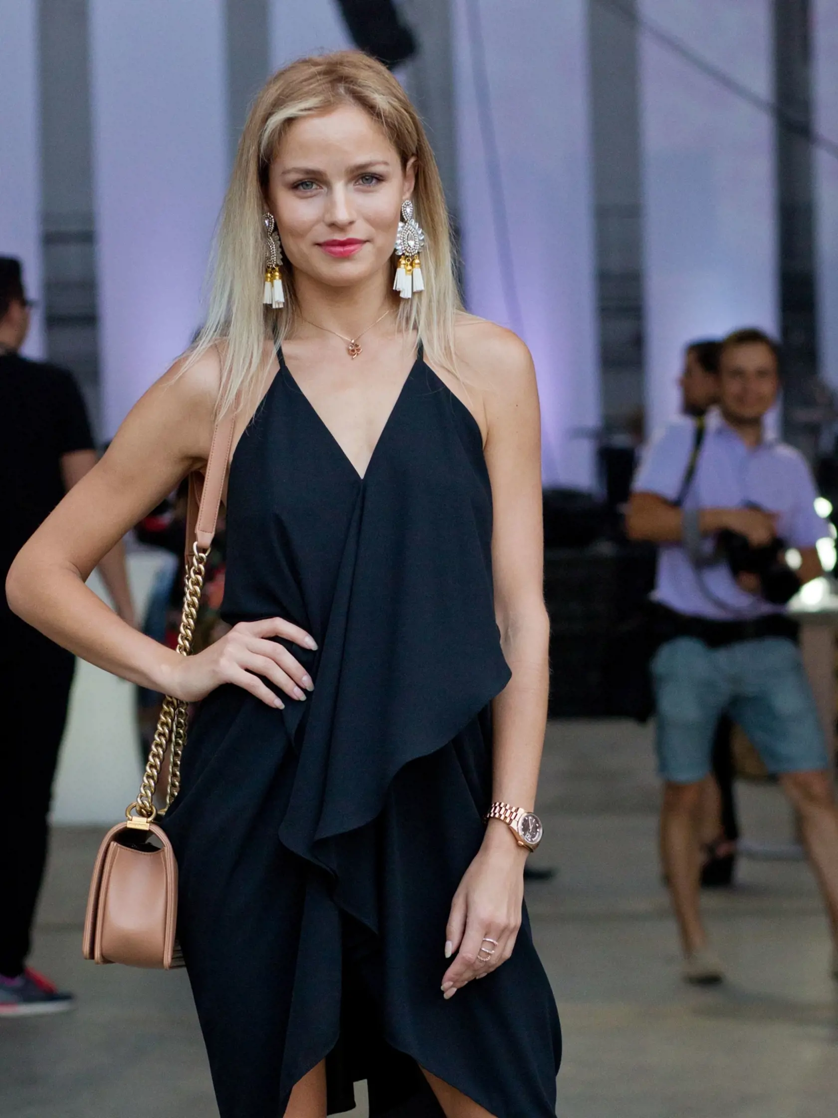 Na snimke Ivana Surovcova pocas prehliadky specialnej koleckie modneho navrhava Fera Mikloska, ktoru vytvoril pre spolocnost Telekom a jej sluzbu MAGENTA 1.