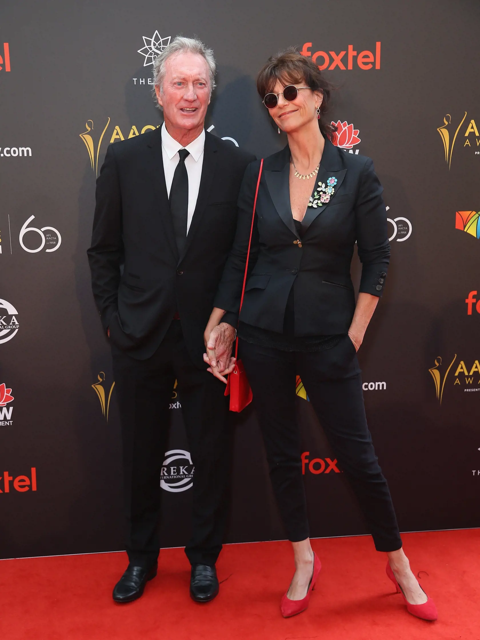 Rachel Ward (63) sa narodila v Oxfordshire v Anglicku a má šľachtický pôvod.  Začínala ako modelka a v roku 1977 sa presťahovala do USA, kde najprv vystupovala v televíznych reklamách. S Bryanom Brownom sú manželia od roku 1983, narodili sa im tri deti – Rosie, Matilda a Joe.