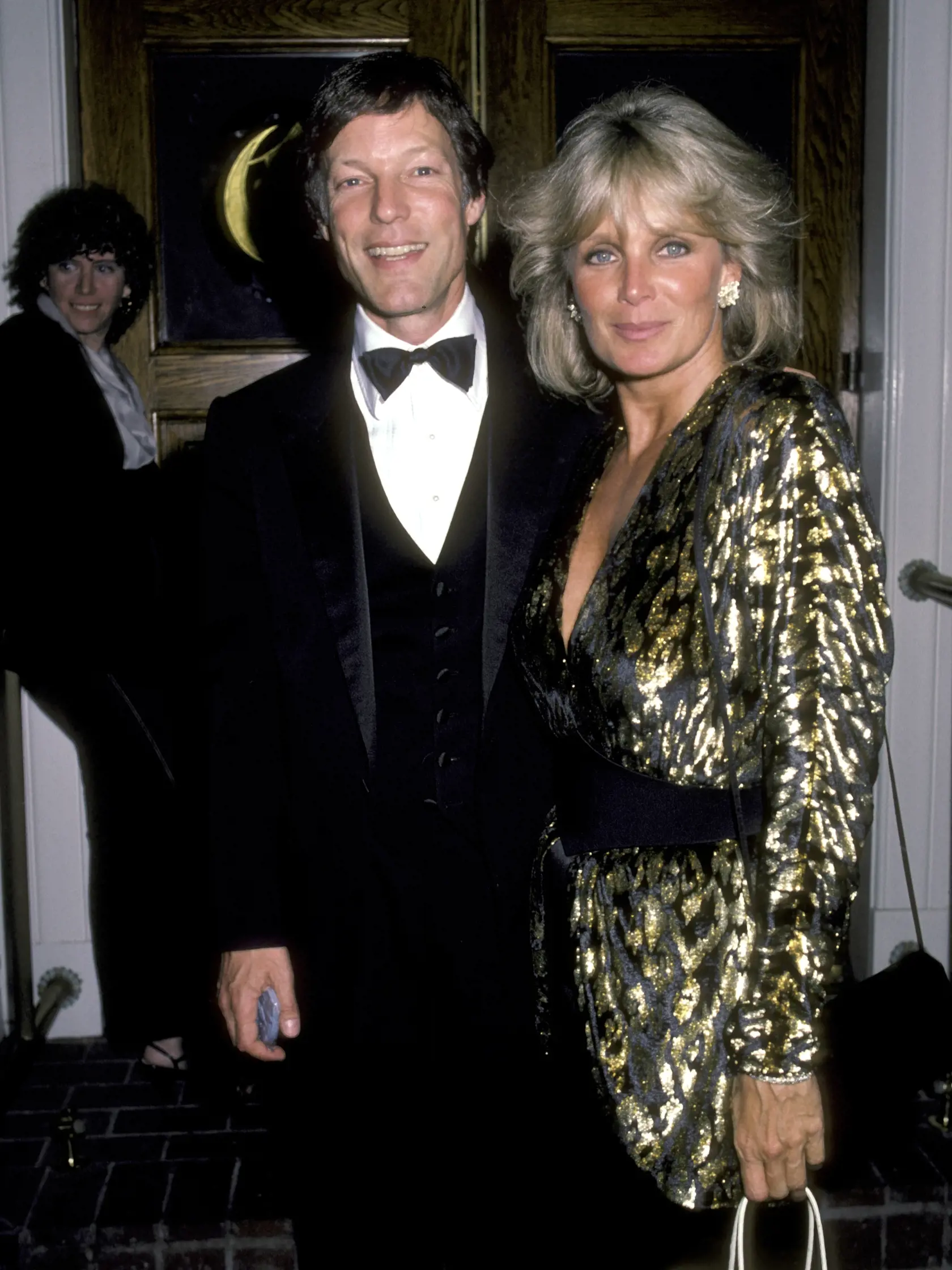 Richard Chamberlain a Linda Evans v luxusnej reštaurácii v Beverly Hills 1. marca 1984.