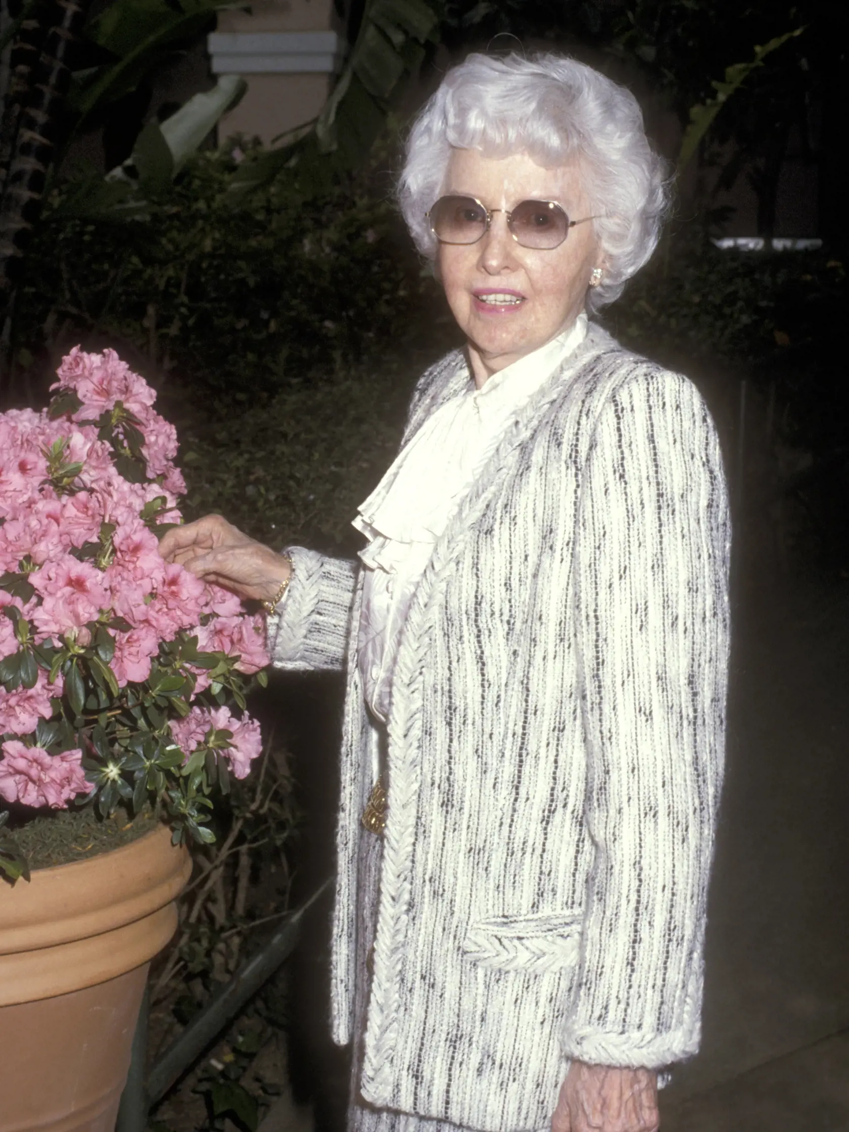 Barbara Stanwyck (1907-1990) po interrupcii v 15 rokoch už nemohla mať deti, preto si s prvým manželom Frankom Fayom adoptovali chlapca Anthonyho Diona (1932-2006). Po rozvode bola na syna tvrdá a náročná, v dospelosti sa nestýkali. Jej druhým manželom bol herec Richard Taylor, ale navzájom sa podvádzali a v roku 1952 sa rozviedli. Trpela chronickou pľúcnou chorobou a zomrela na zlyhanie srdca.