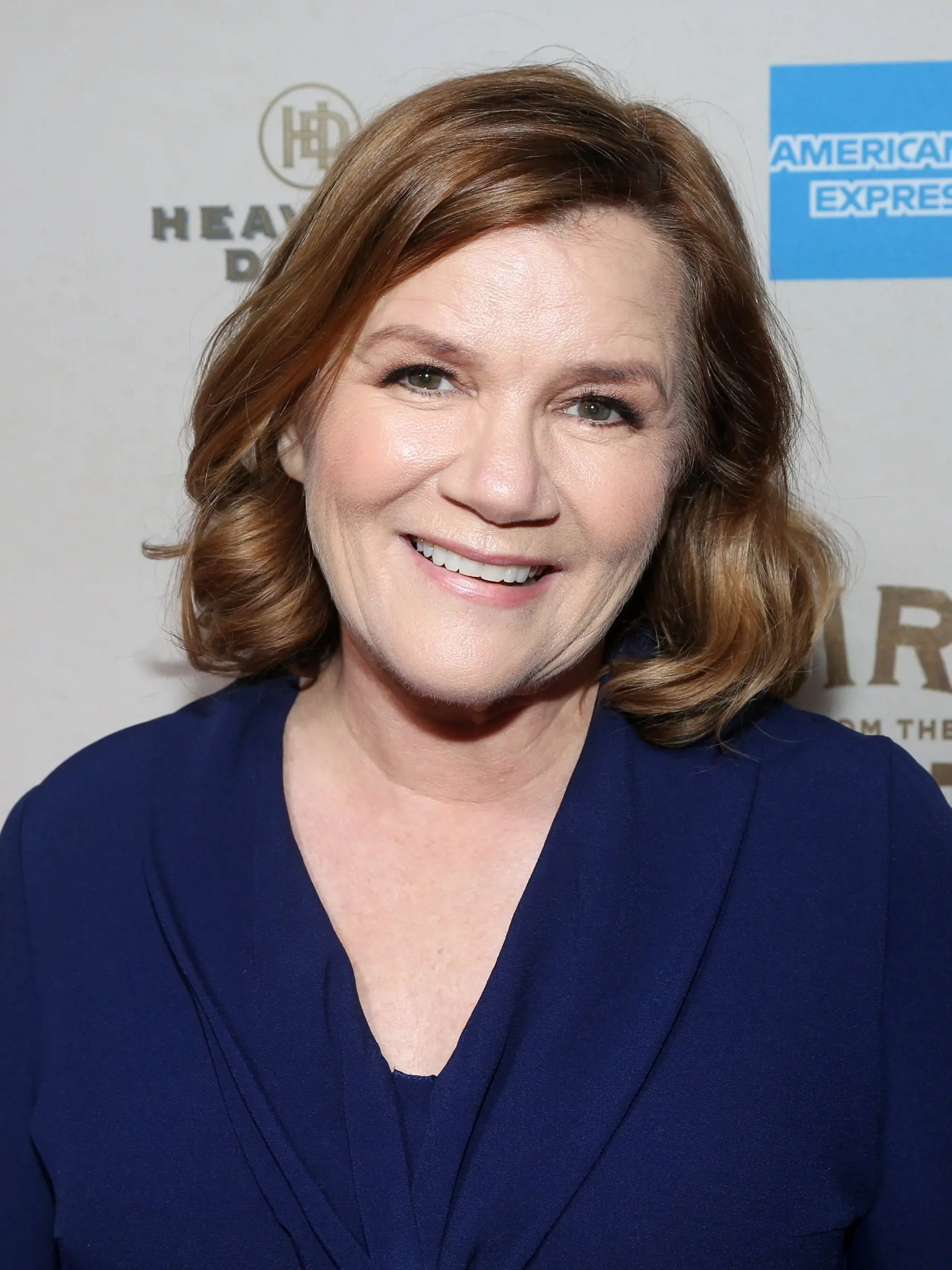 Mare Winningham (61) sa okrem herectva venuje hudbe, na konte má štyri albumy. Trikrát sa vydala aj rozviedla. Jej prvým manželom bol krátko herec A. Martinez, druhým televízny technický poradca William Mapel, s ktorým má 5 detí, tretím bol výtvarník Jason Trucco.