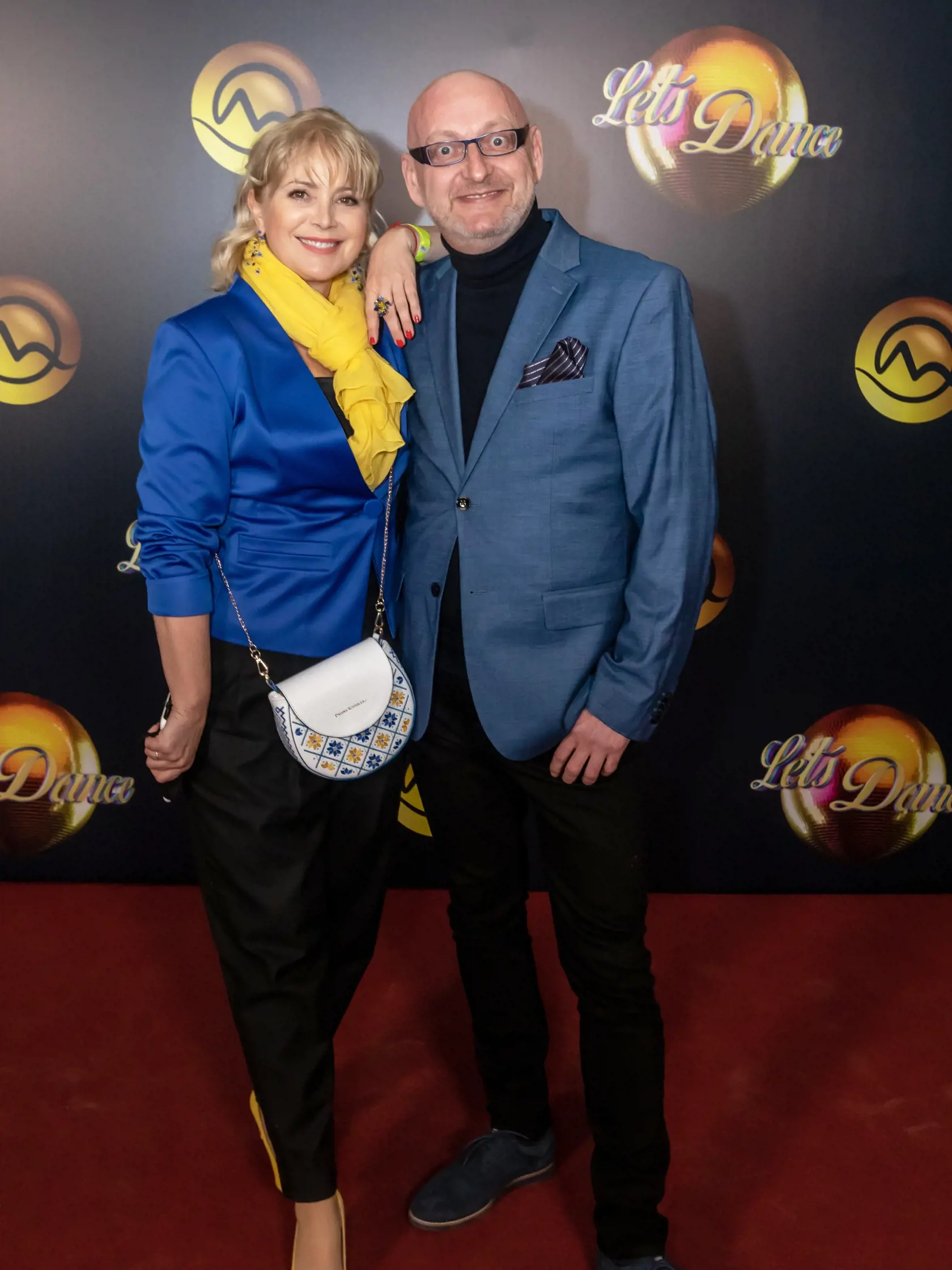 Herečka Zuzana Vačková prišla spolu s kolegom Marcelom Nemcom, ktorý bojuje s rakovinou. Zuzka vsadila na farby ukrajinskej vlajky.