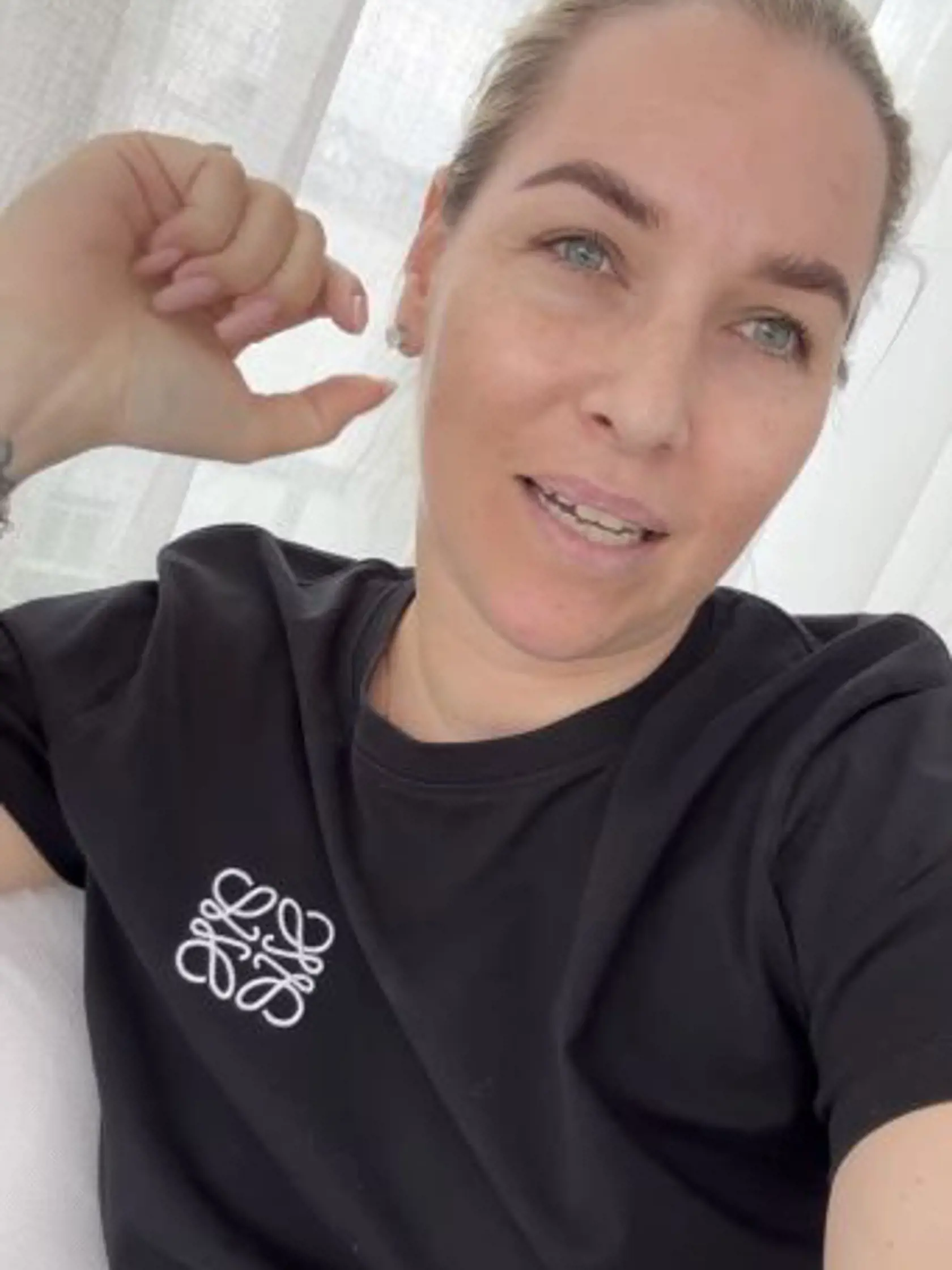 Bývalá tenistka Dominika Cibulková podporila pred druhým kolom Petra Pellegriniho. Po voľbách si z nej verejne uťahoval otec Michala Šimečku, komentátor denníka N Martin M.  Šimečka.