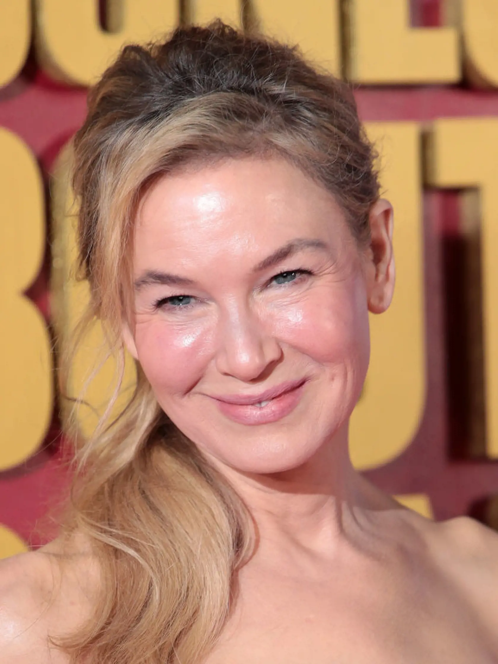 Predstaviteľka Bridget Jones Renné Zellweger čelá špekuláciám, že si dala operovať oči a má botox a výplne. Ona vraví, že vyzerá inak, lebo žite šťastný a plnohodnotnejší život.