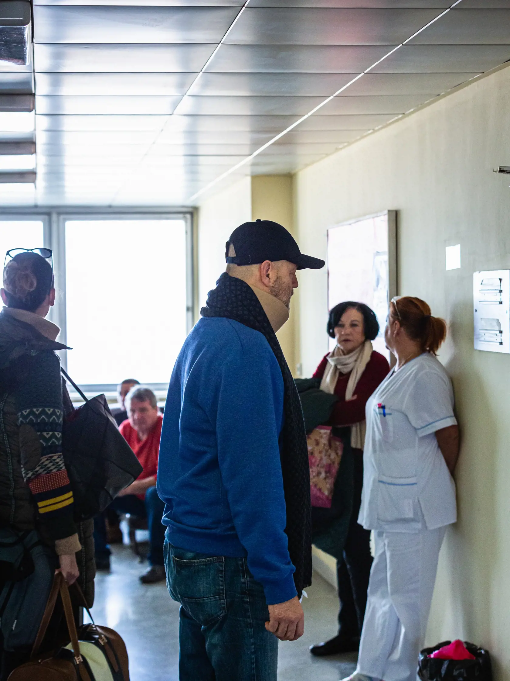 Pavol Rusko v sprievode manželky  nastupuje na hospitalizáciu na neurologickom oddelení v ružinovskej nemocnici.