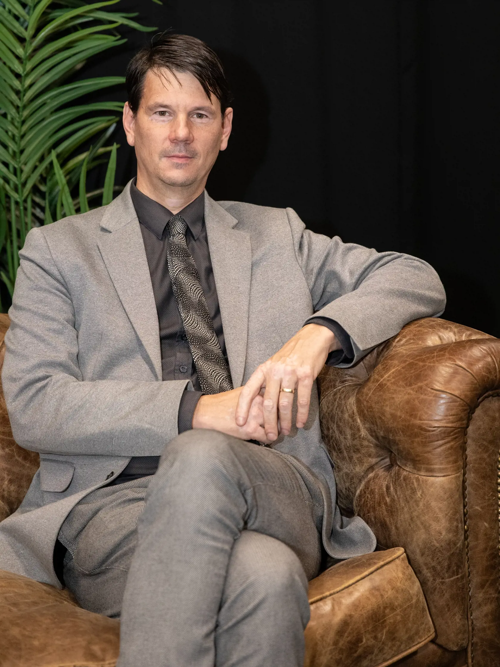 Na snímke je MUDr. Michal Palkovič, ktorý pracuje v ústave patologickej anatómie a ako odborný asistent vysokej školy lekárskej fakulty.