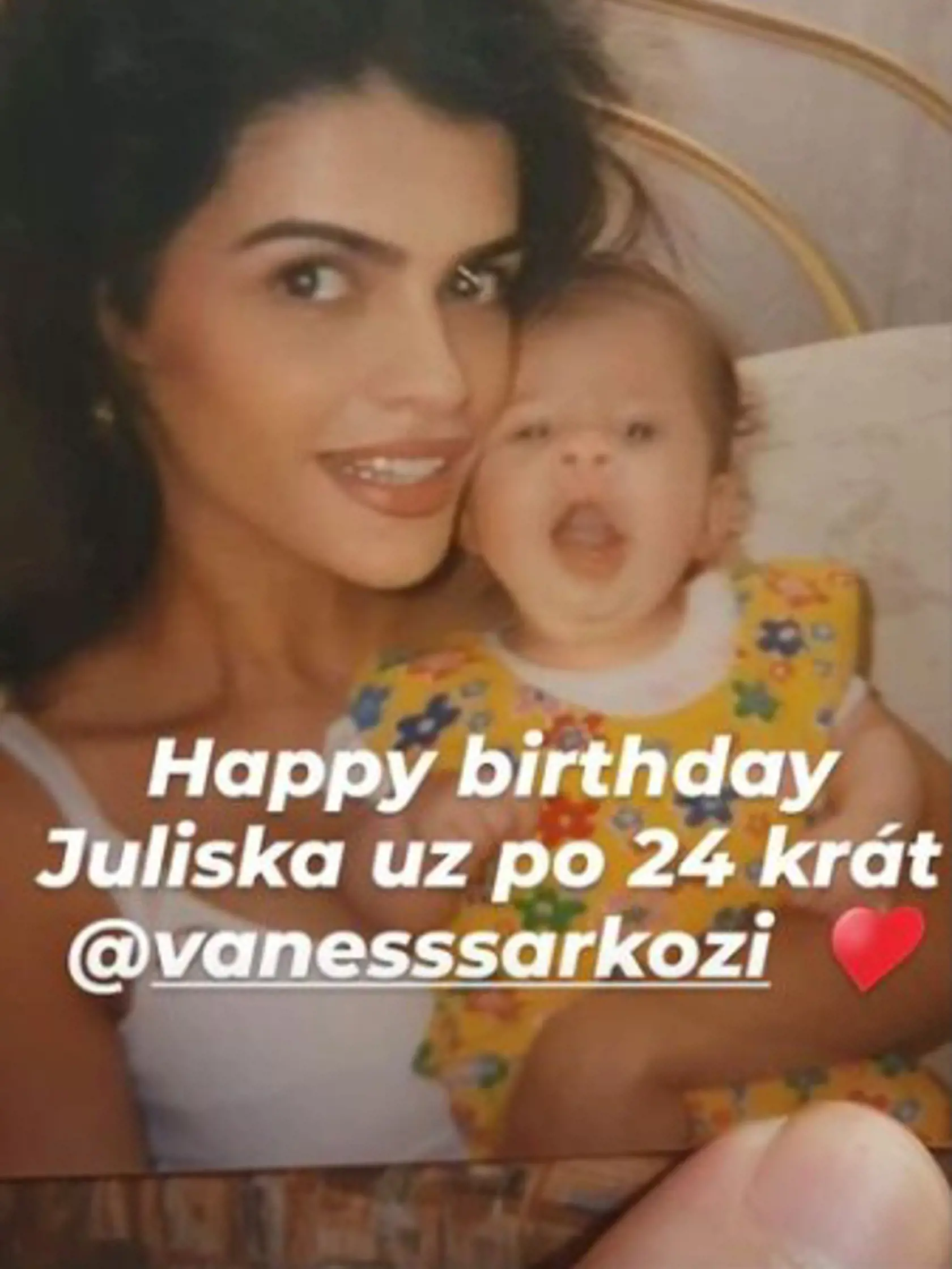 Silvia ako čerstvá mamička s maličkou Vanesskou. No nie sú obe dievčatá krásne?
