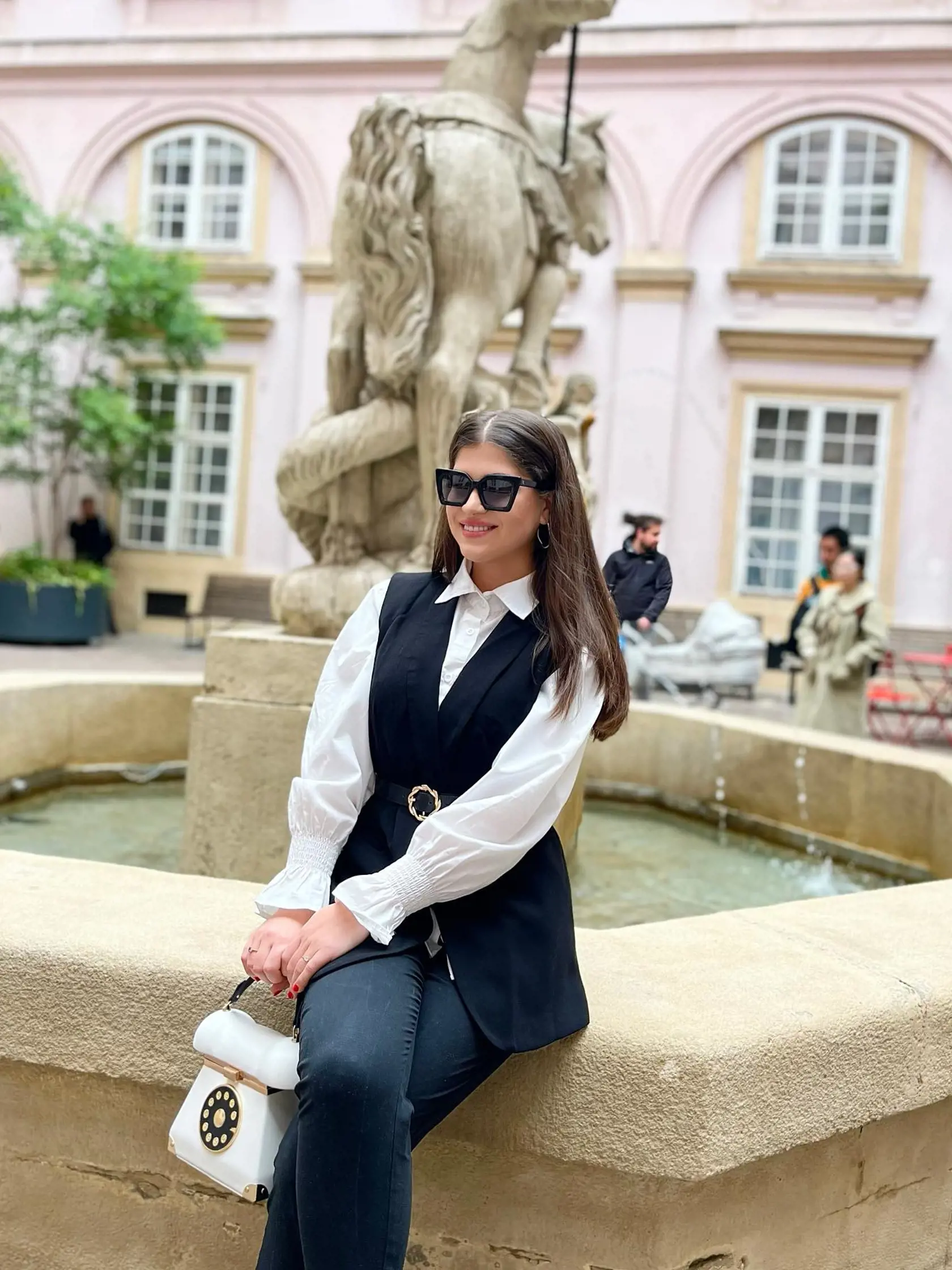 Vanesska si v poslednom čase obľúbila elegantnejšie kúsky.