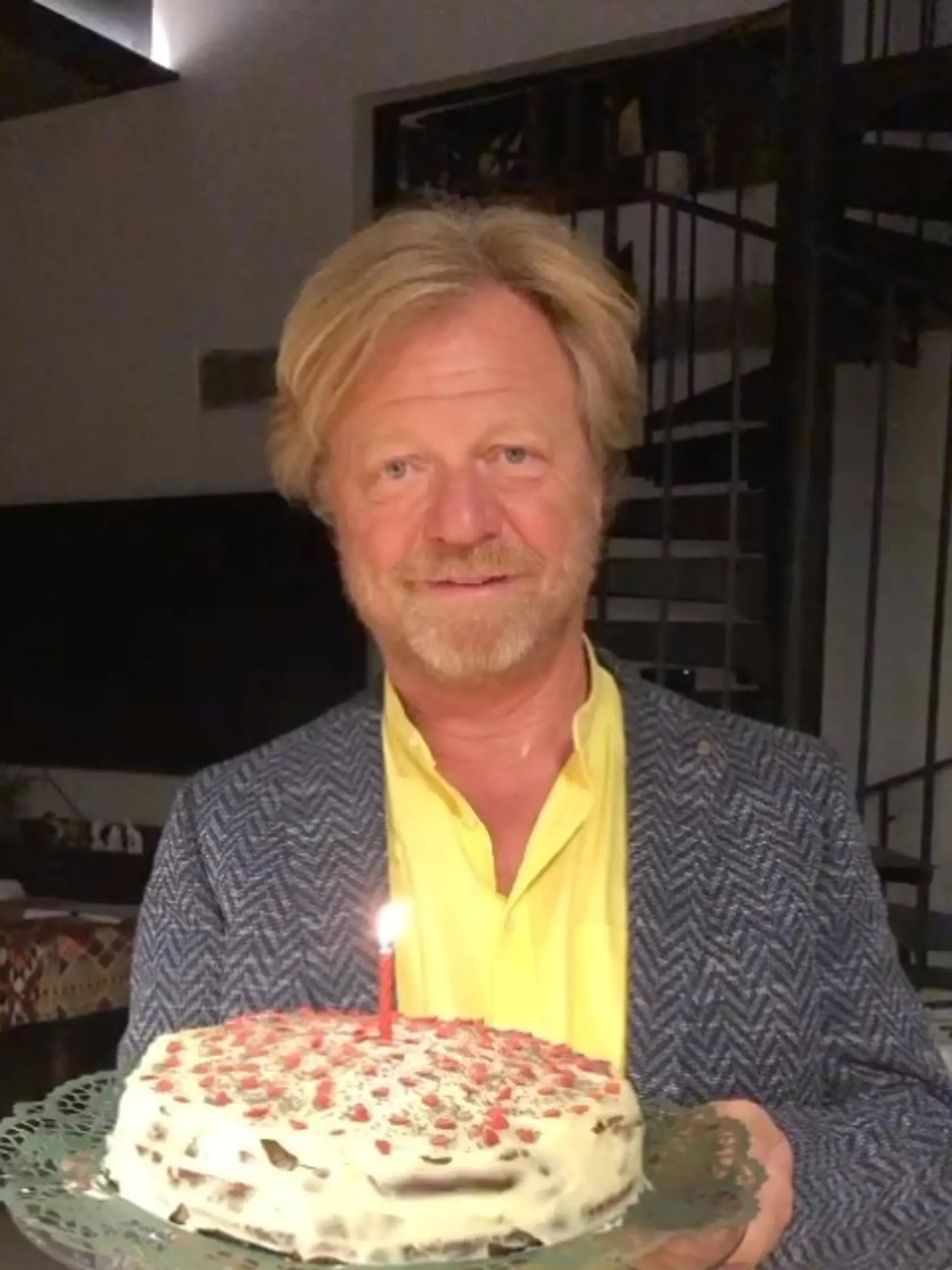 Na jeho instagrame nájdete pekné domáce torty.