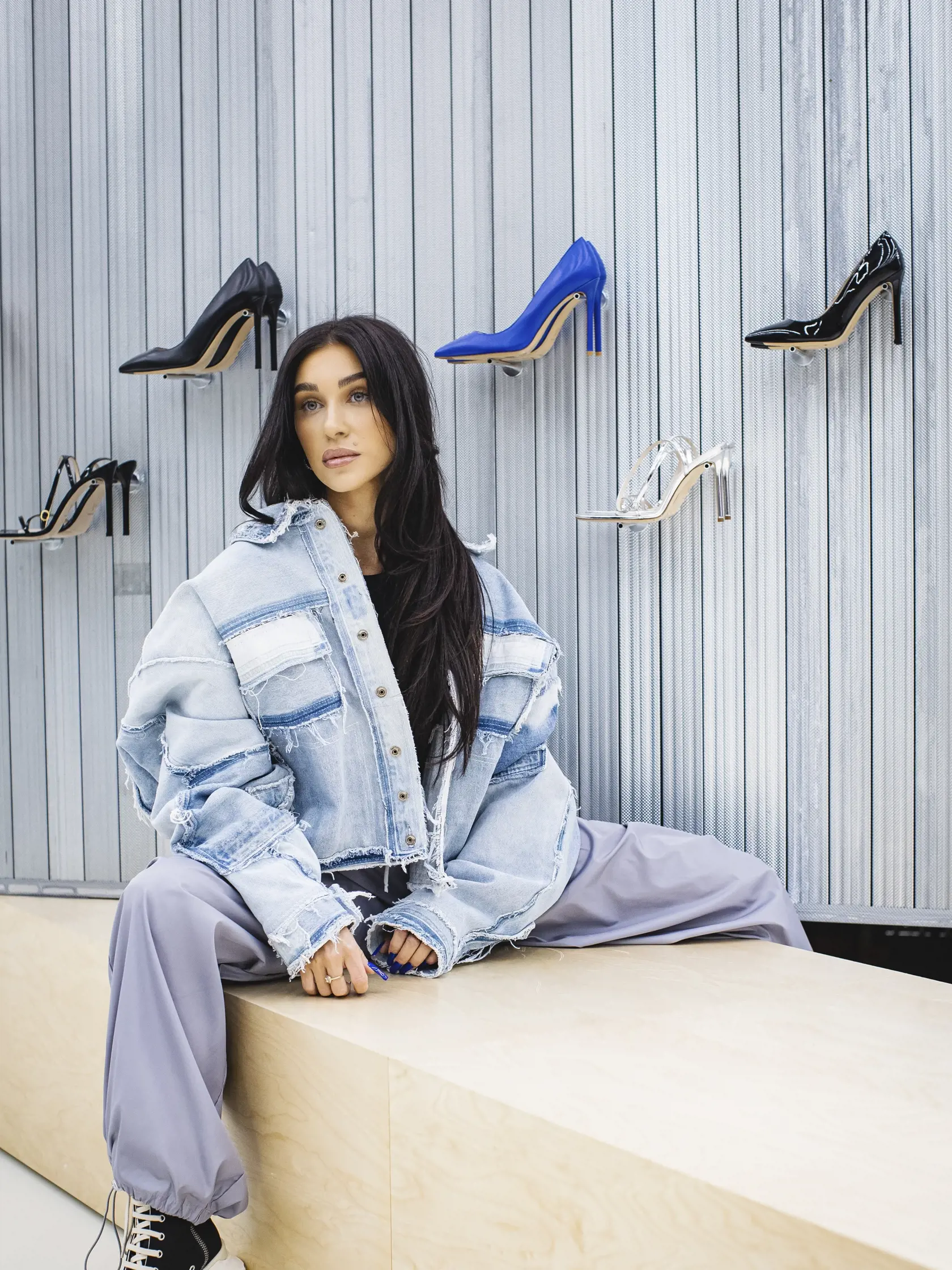 Slovenská influencerka a podnikateľka Bianka Rumanová si v multibrandovom fashion store so slovenskými a českými dizajnérmi & značkami SOM. STORE vyskúšala prácu asistentky predaja.