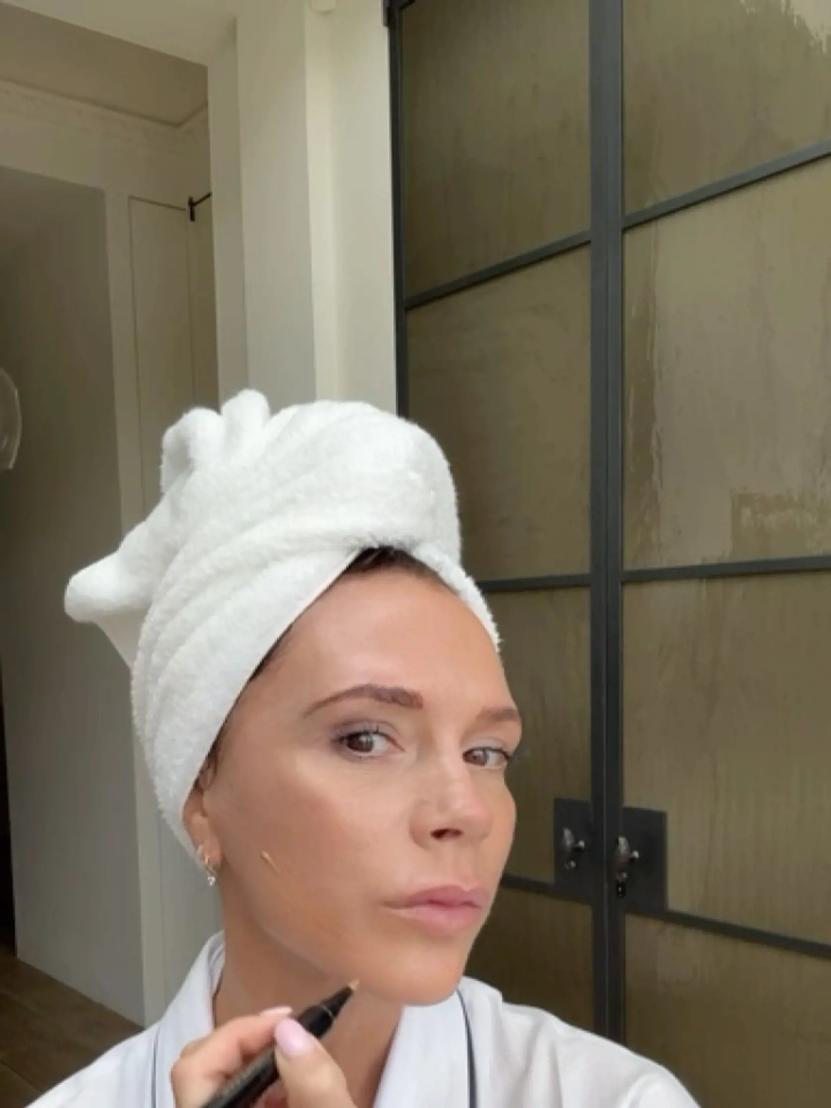 Victoria Beckham podstupuje rôzne kozmetické procedúry, aby si udržala mladosť. Je tým vraj posadnutá. 