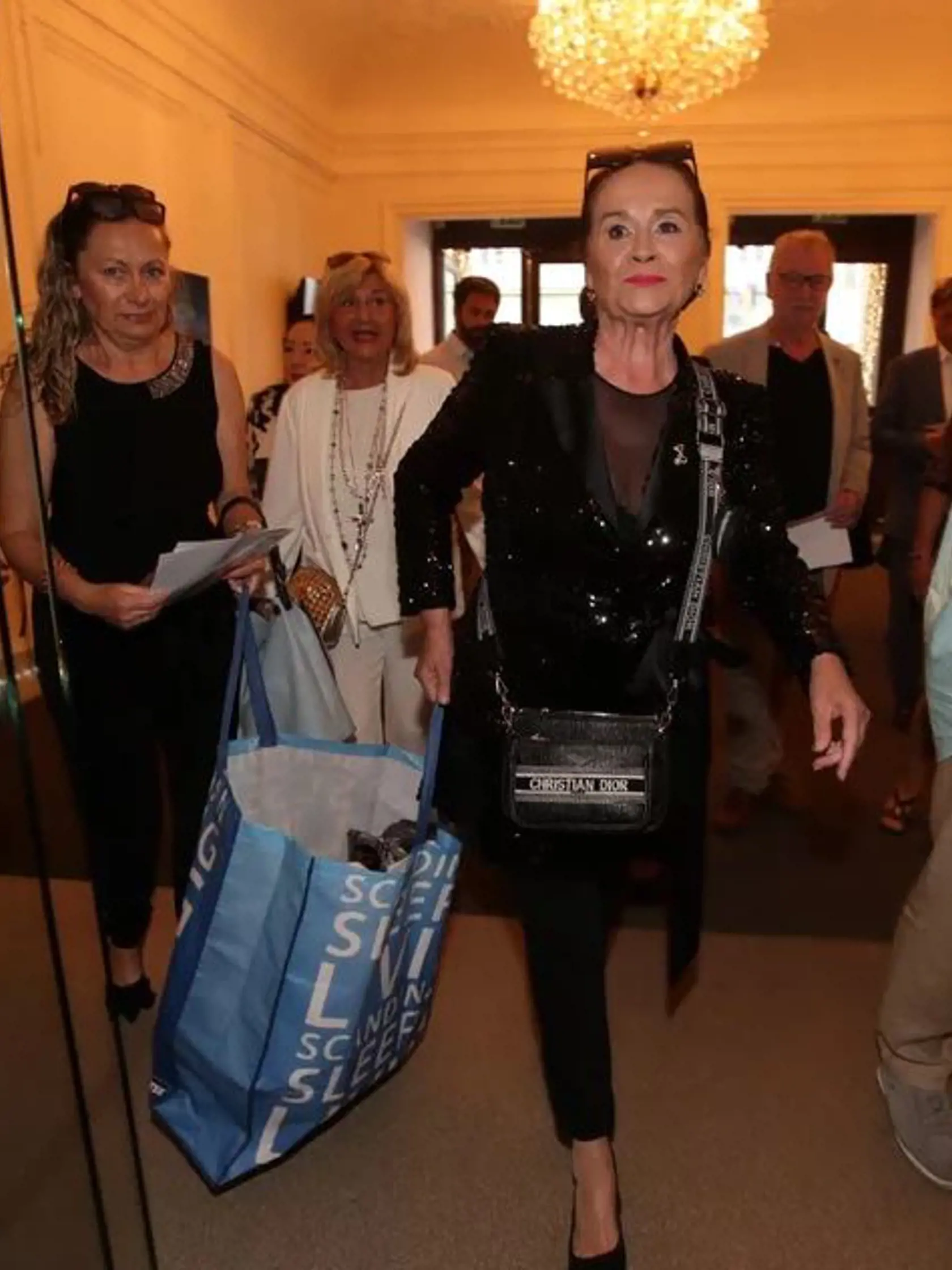 Gregorová zvolila zaujímavý čierny outfit.