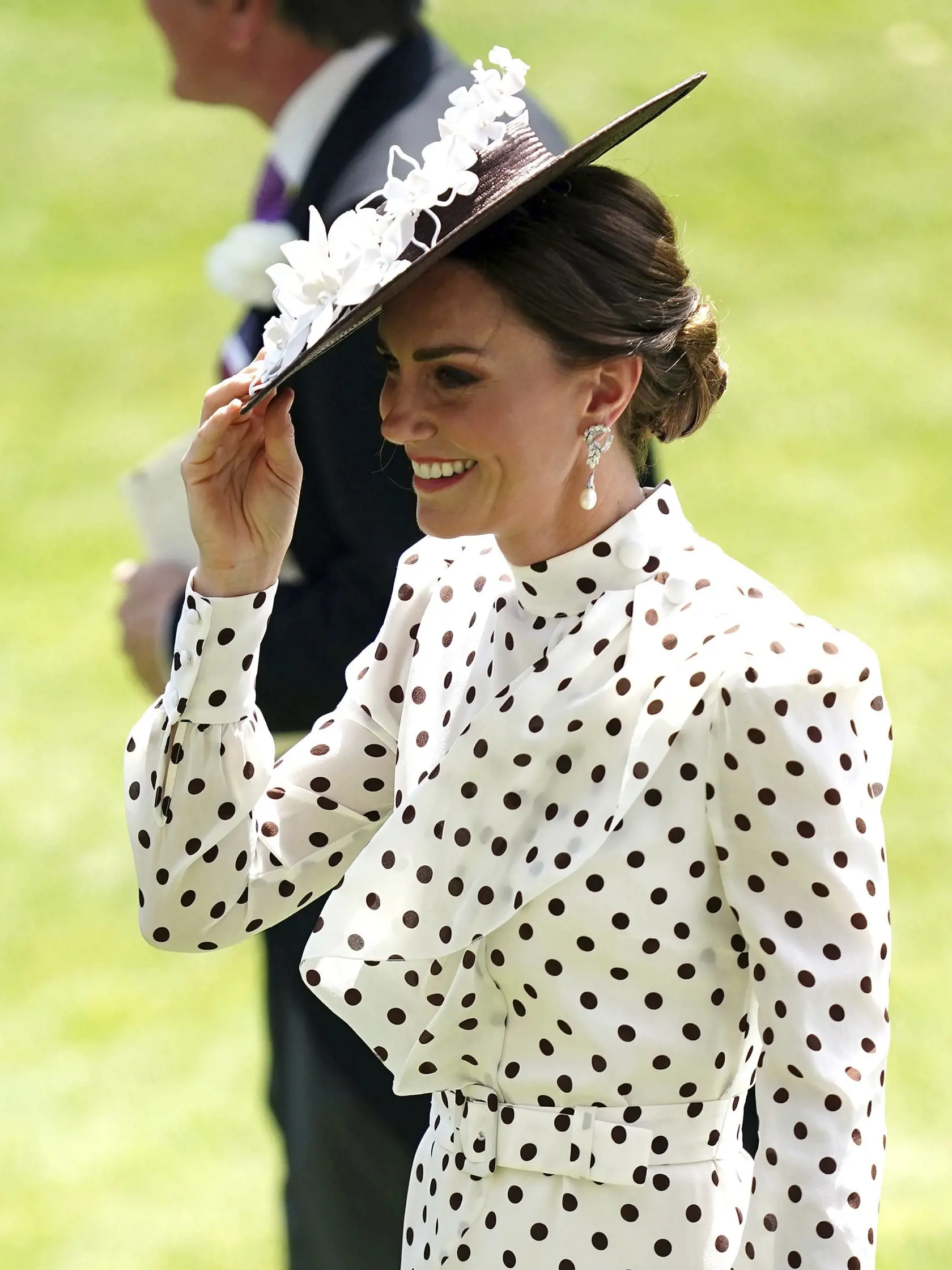 Očarujúca vojvodkyňa Kate sa inšpirovala outfitom princeznej Diany z roku 1988.