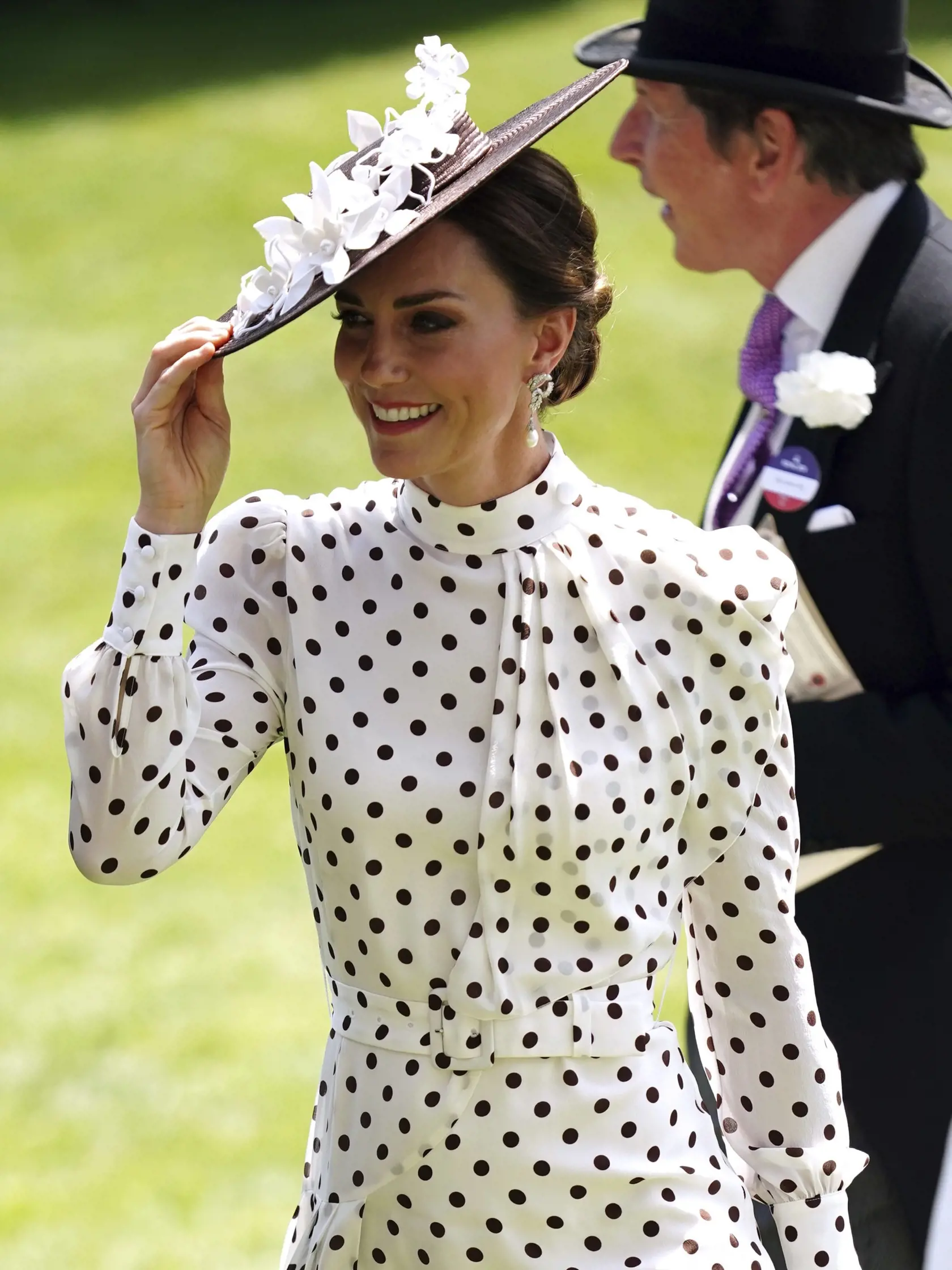 Očarujúca vojvodkyňa Kate sa inšpirovala outfitom princeznej Diany z roku 1988.