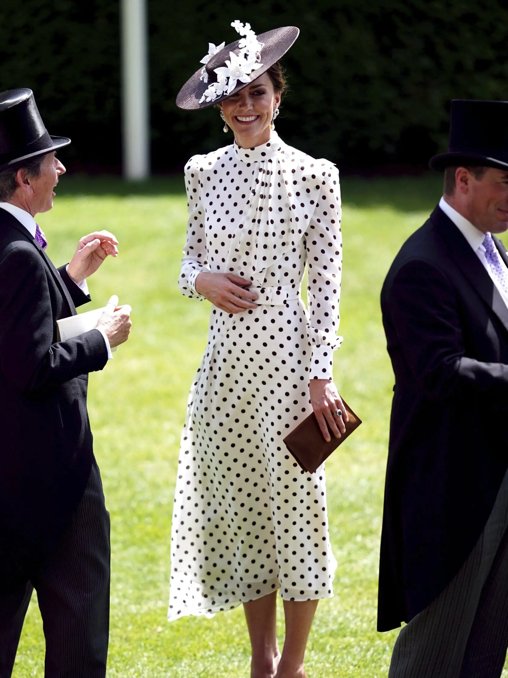 Očarujúca vojvodkyňa Kate sa inšpirovala outfitom princeznej Diany z roku 1988.