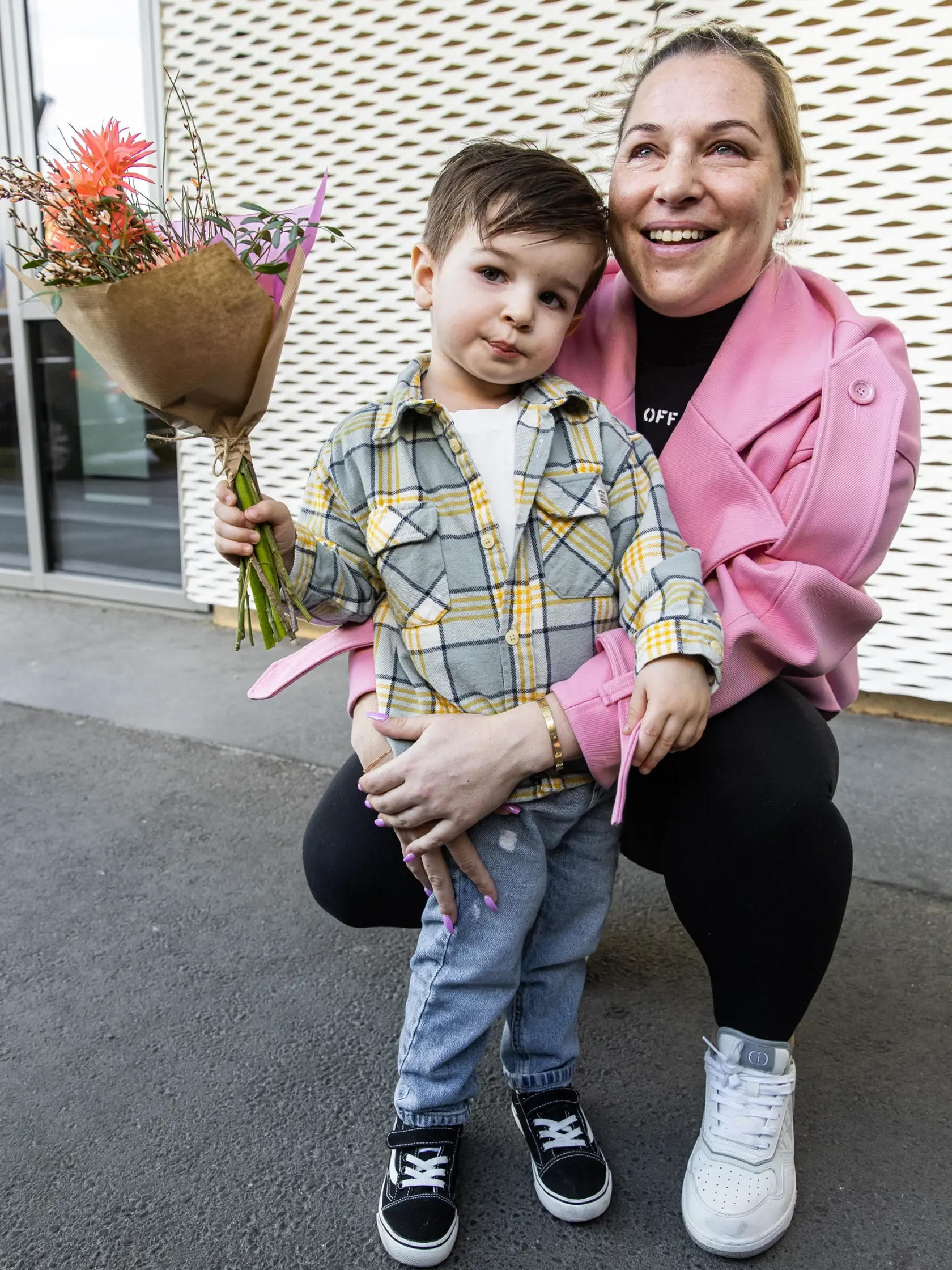 Dominika Cibulková potom, ako odchádzala z viedenskej kliniky po pôrode. Bývalú tenistku zmohli emócie.