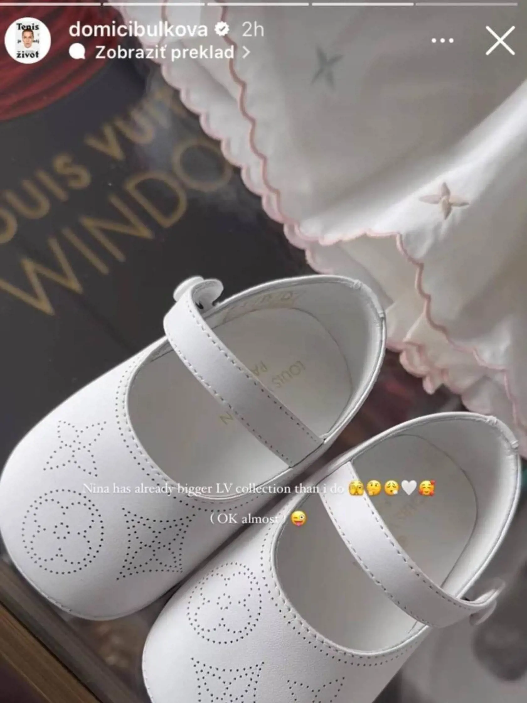 Dominikina dcérka Ninka dostala naozaj luxusné darčeky. Malá Ninka nosí oblečenie tých najznámejších značiek.