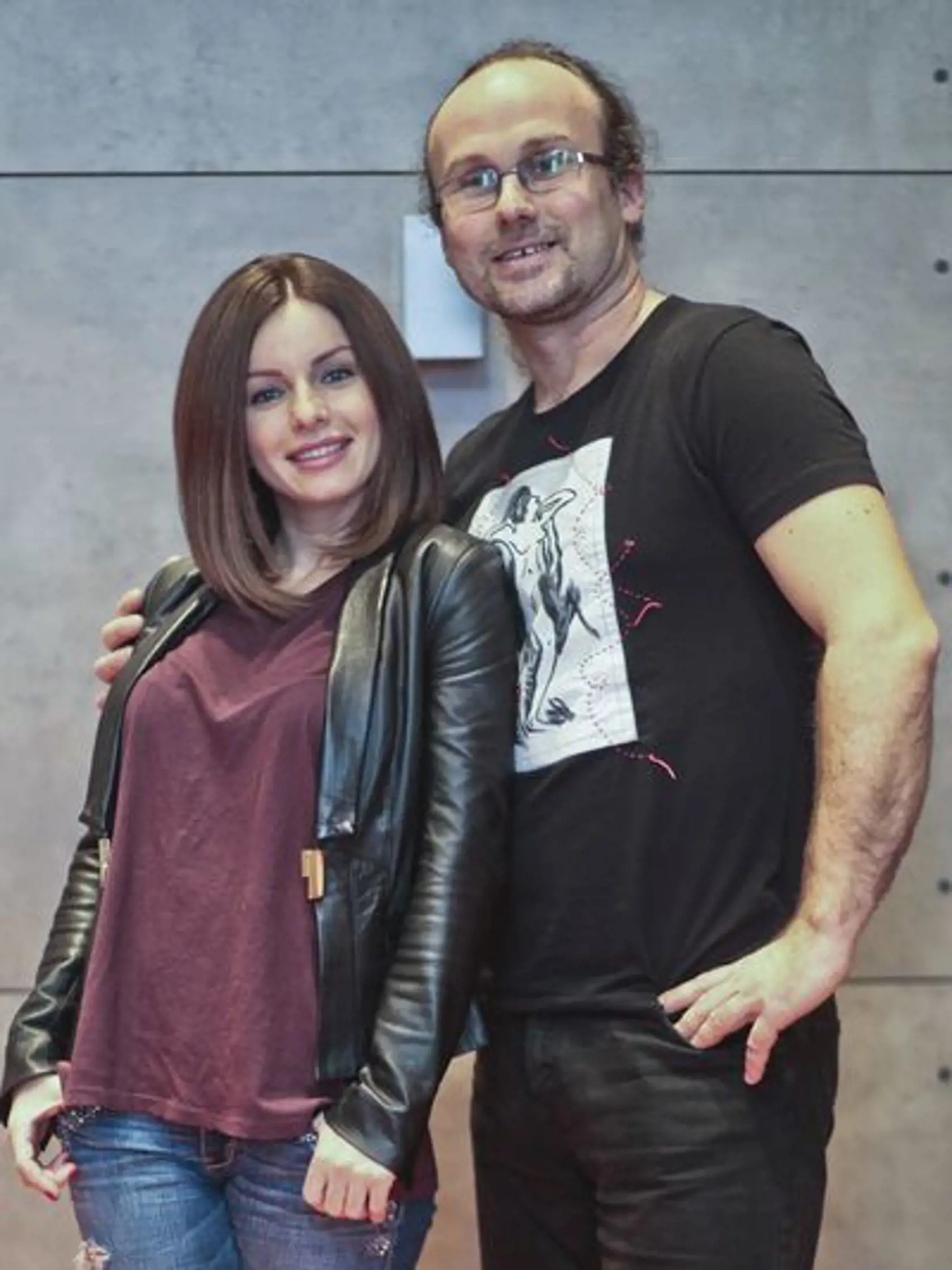 Julia Volkova a Kuko z Horkýže slíže.
