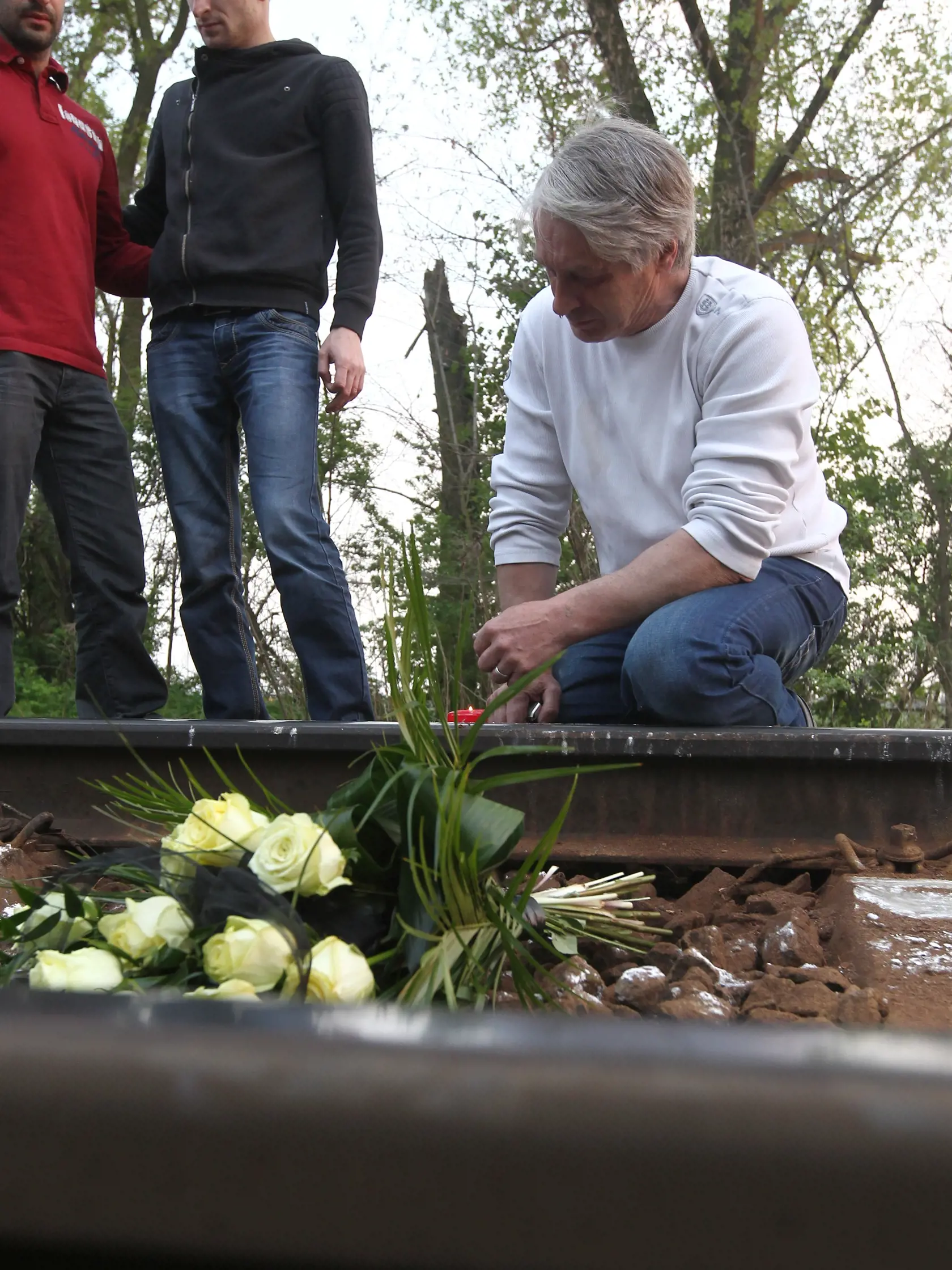 Vdovec Josef Rychtář pravidelne chodí na miesto nešťastia, kde Iveta dobrovoľne ukončila svoj život.