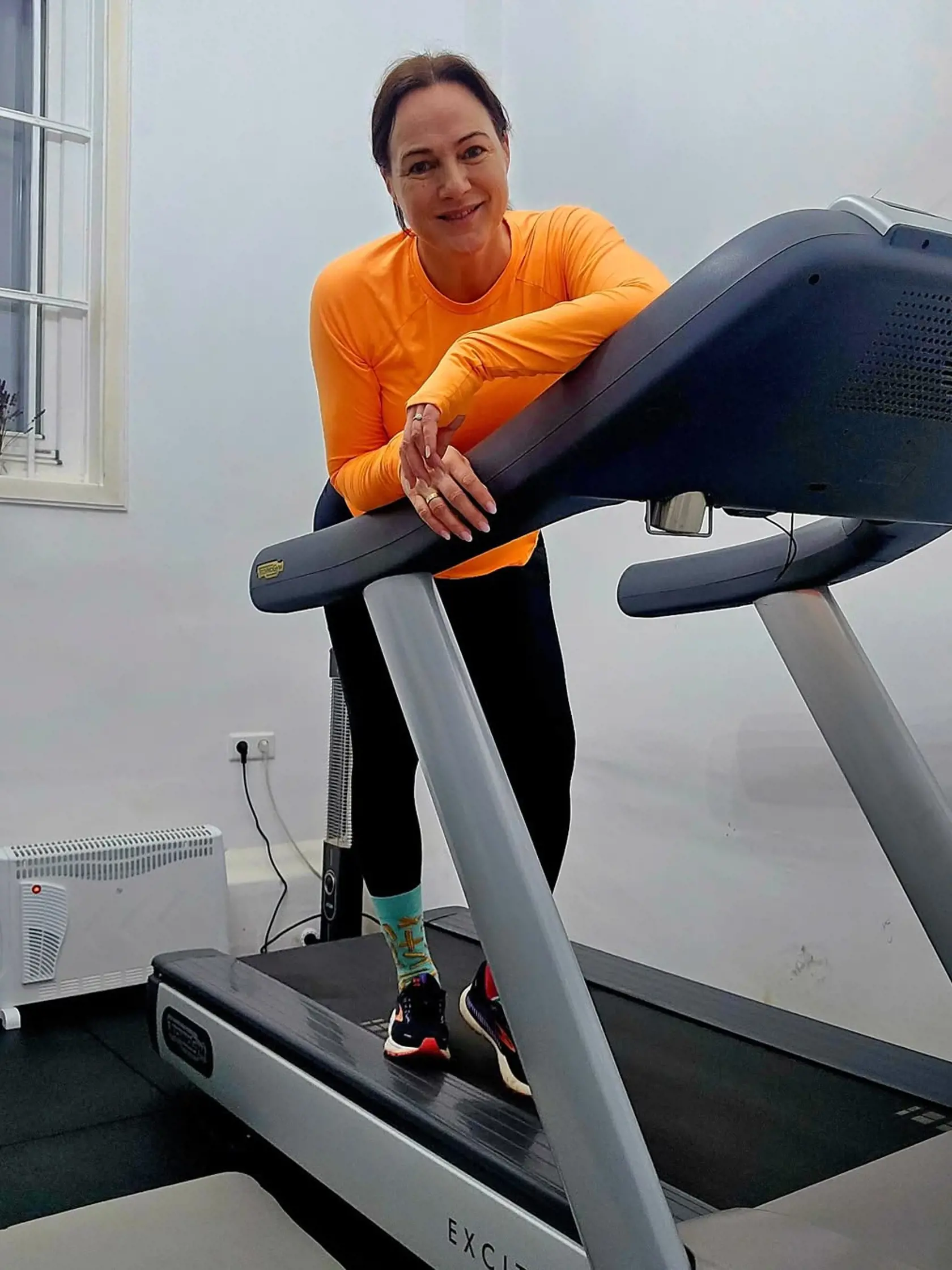 Exmarkizáčka Adriana Kneissl Poláková sa pustila do boja s kilami. 