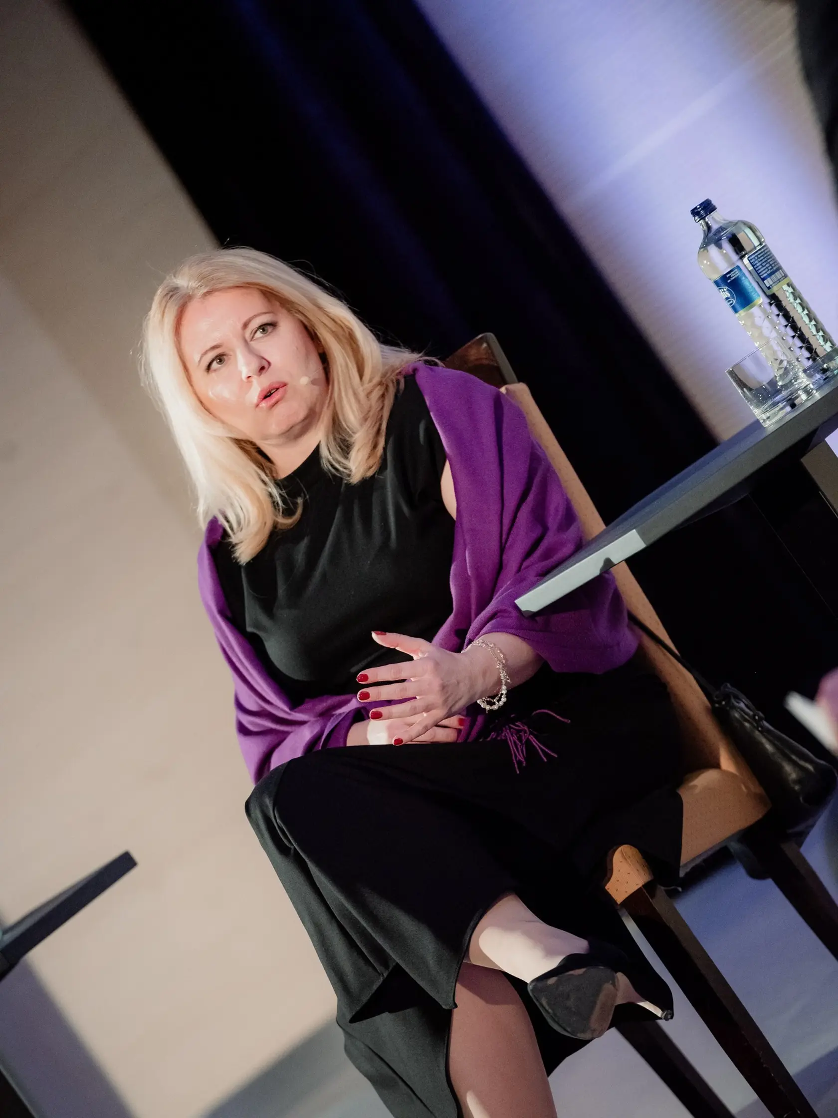 Tentokrát si to Zuzana Čaputová namierila na Univerzitu sv. Cyrila a Metoda v Trnave, kde sa spolu s Magdou Vášáryovou zúčastnila diskusie na tému "Ženy patria do politiky". Diskusiu zorganizovala Študentská rada UCM, moderoval ju politológ Jozef Lenč.