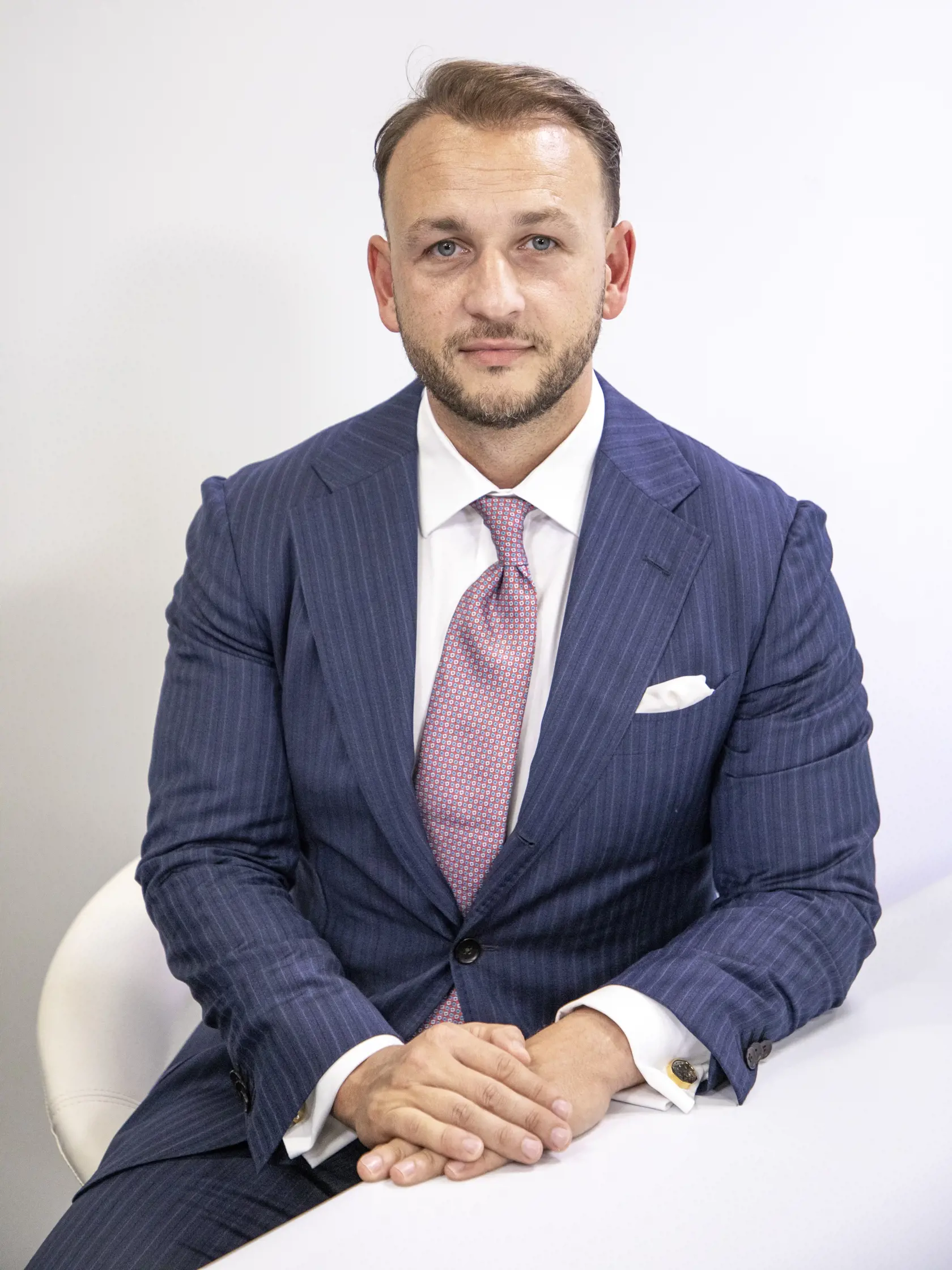 Podľa Matúša Šutaja Eštoka bol atentát na premiéra útokom na demokraciu.