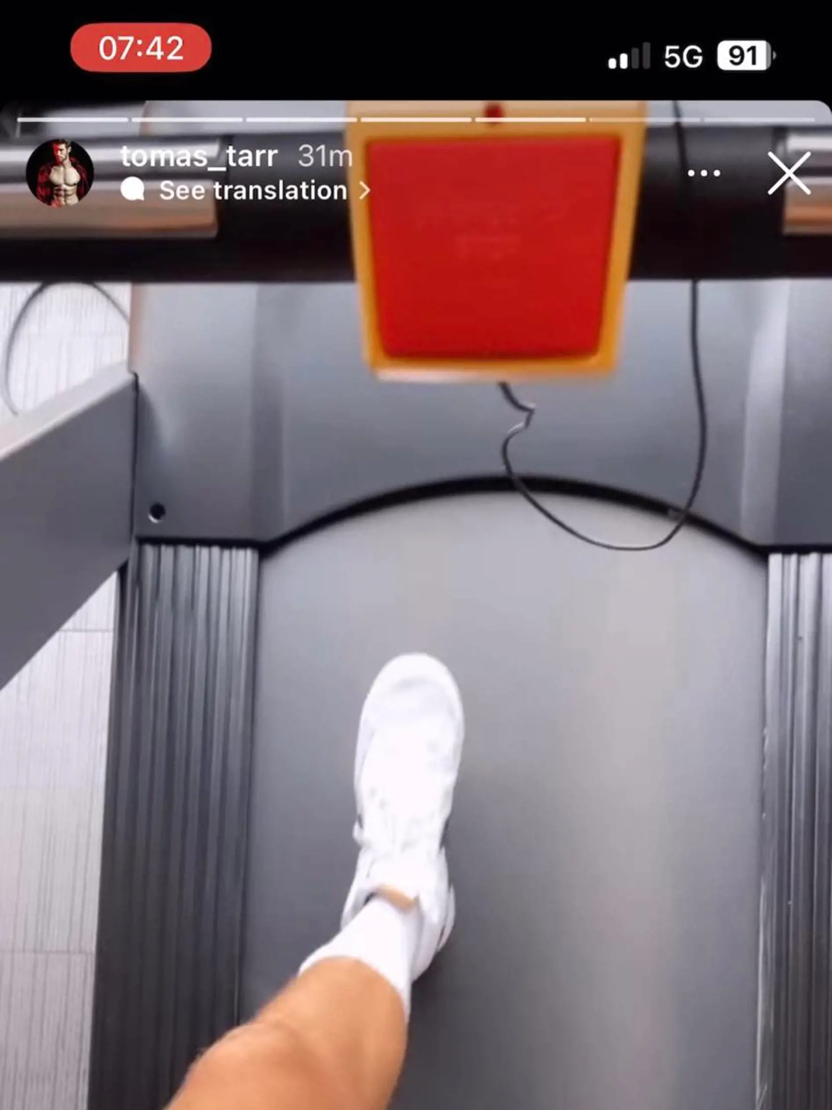 Tomáš ukázal svoje bývanie v Bangkoku - domáce fitko musí byť.