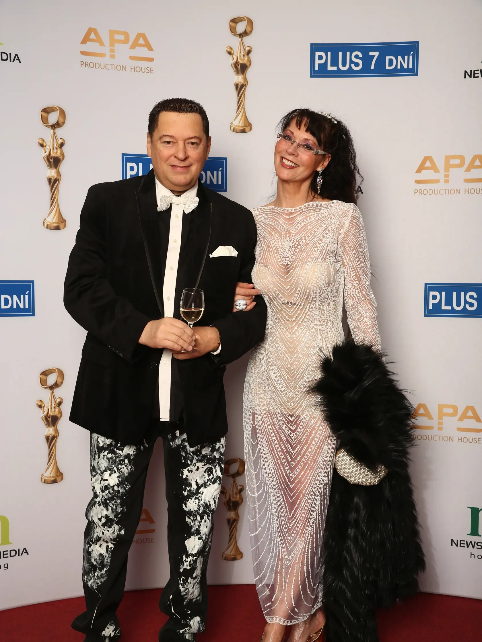 20170311 OTO 2017, showbiz, postavy a portrety pri foto stene pred priamym prenosom STV