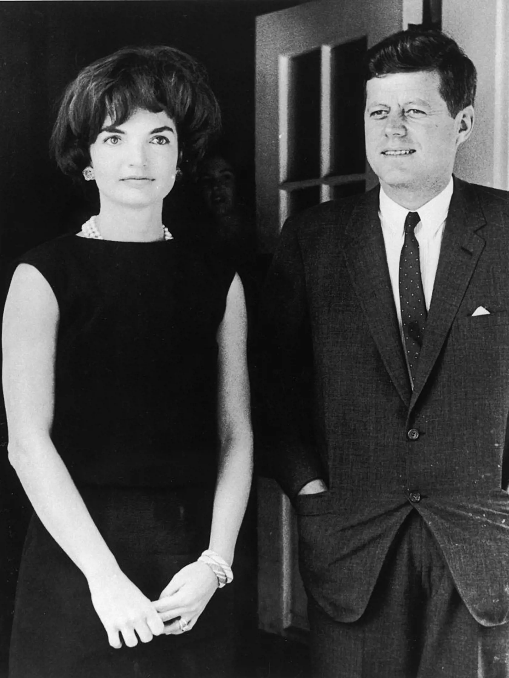 American First Lady Jacqueline Kennedy (1929 - 1994) stands with her husband, President John F. Kennedy (1917 - 1963), in the door of the White House, Washington, D.C., circa 1961. (Photo by Hulton Archive/Getty Images)