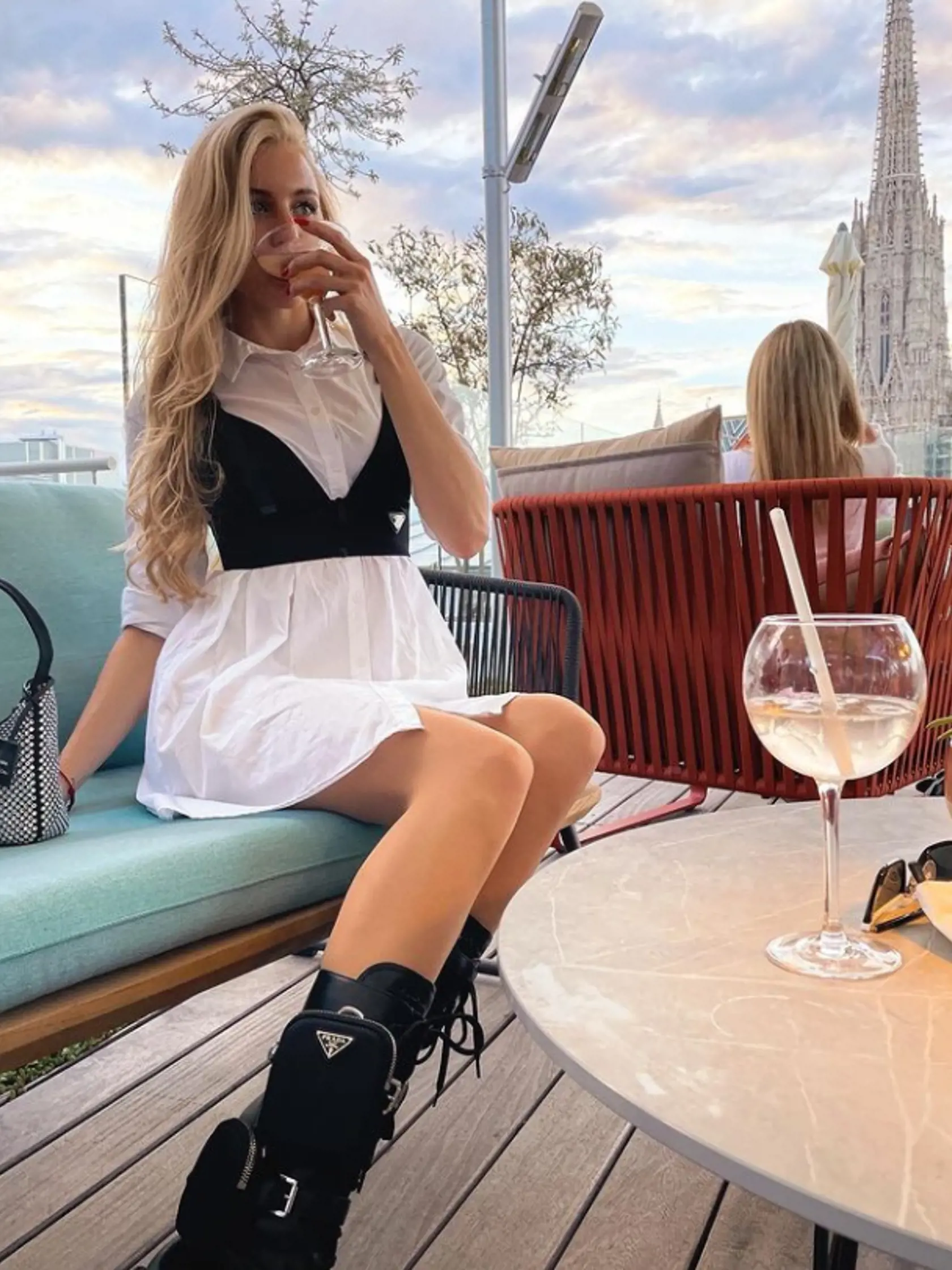 Alexandra si dopraje luxus. Často má na sebe kúsky z vychytených módnych domov svetových značiek.