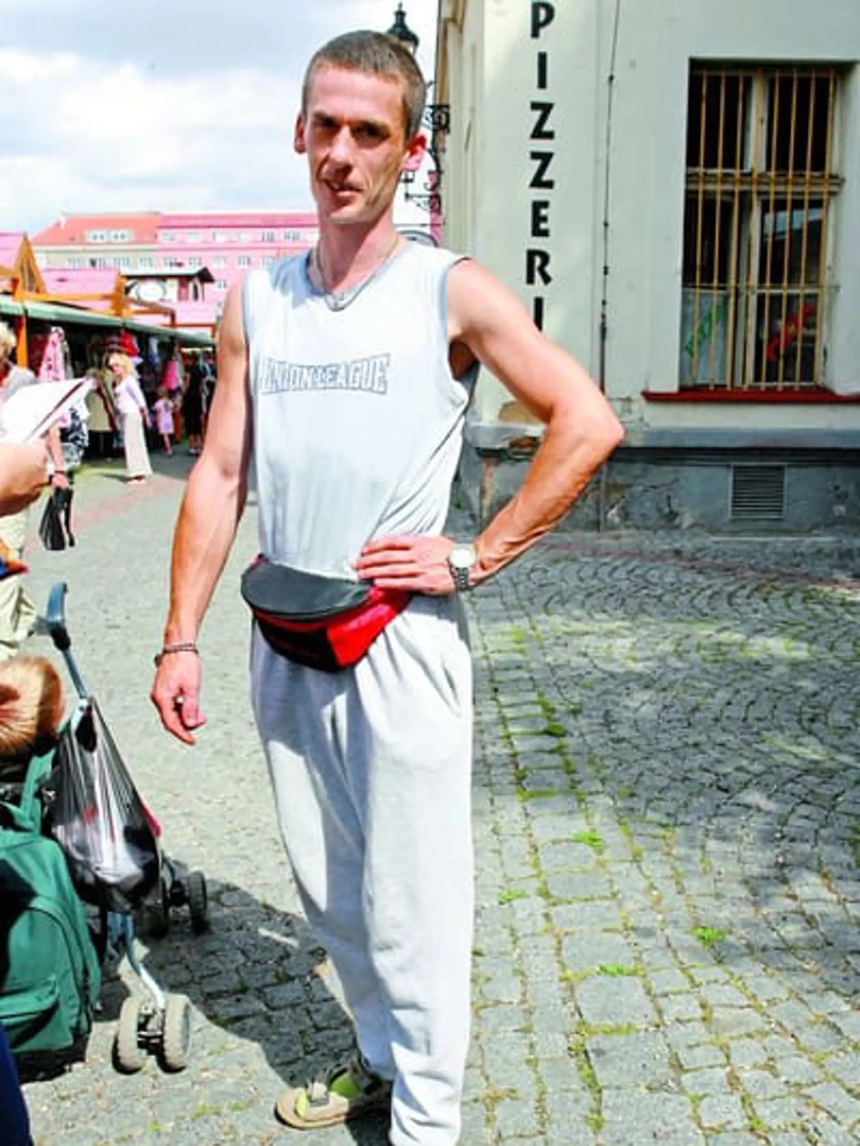 U mužov bývajú kameňom úrazu ponožky v sandáloch alebo v šľapkách.
