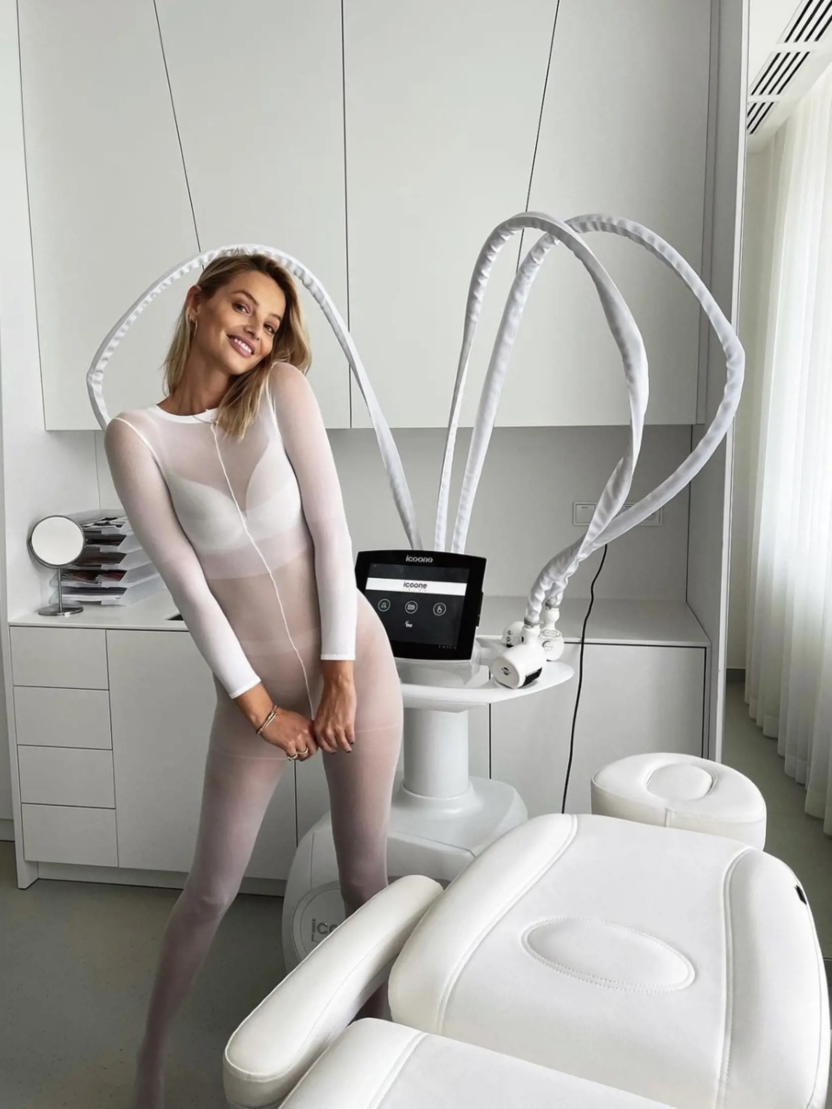 Topmodelka nezanedbáva svoju postavu, k línii si dopomáha procedúrami na odvodnenie a proti celulitíde.