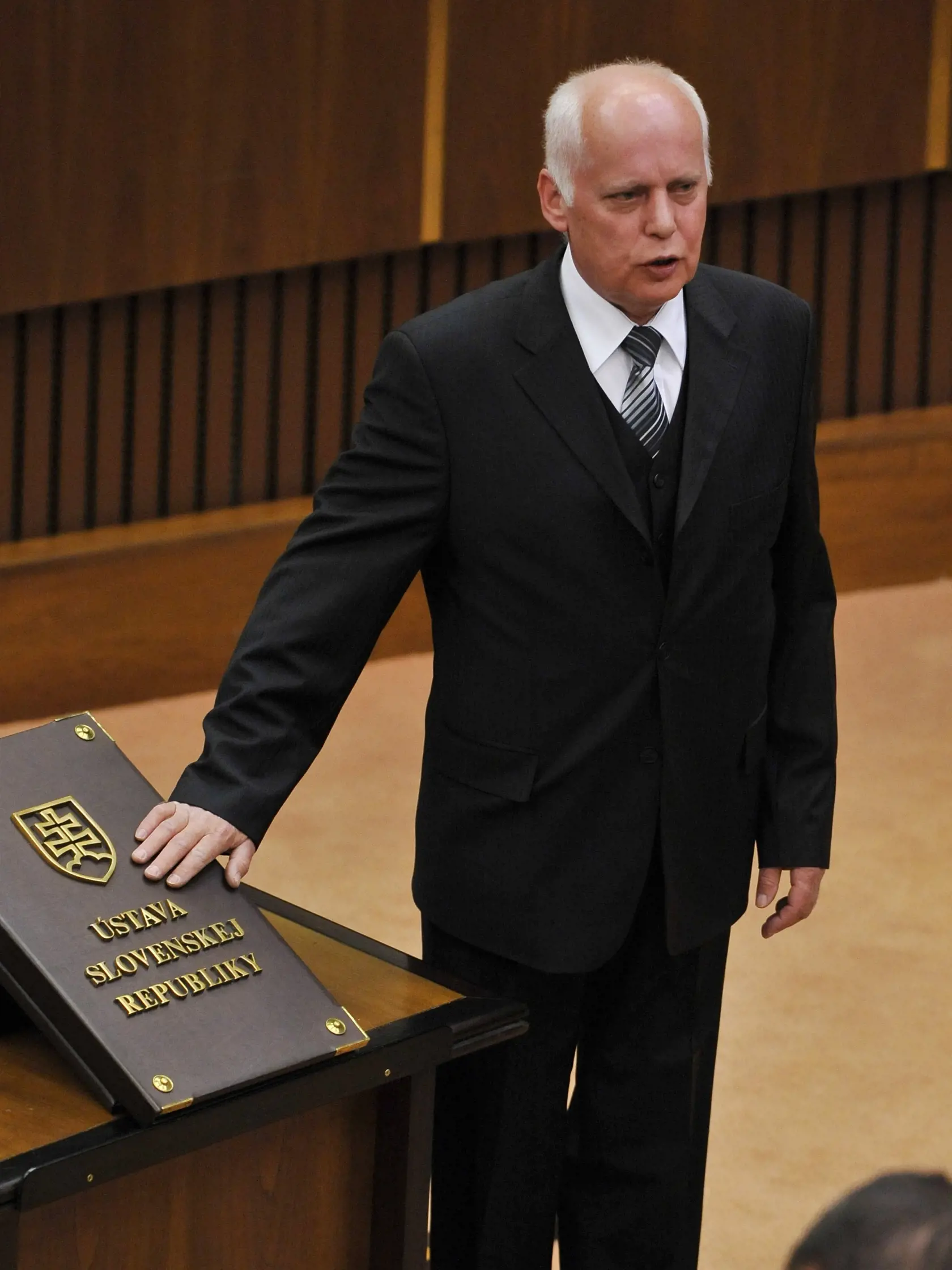 Ivan Varga pôsobil v niekoľkých výboroch NR SR.