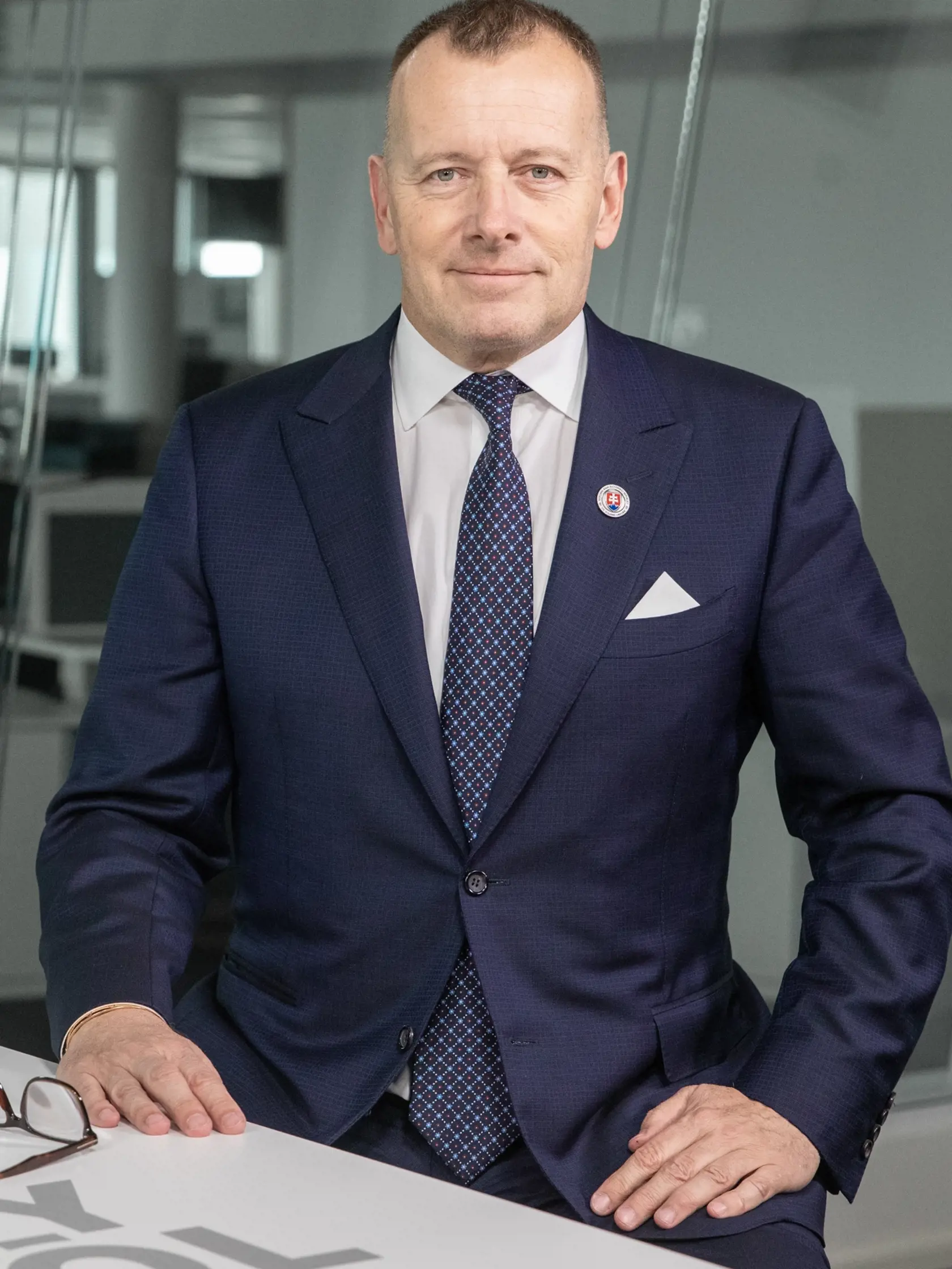 Predseda Národnej rady Slovenskej republiky Boris Kollár z hnutia Sme rodina zatiaľ oficiálne predčasné parlamentné voľby nevyhlásil. Má čas takmer do polovice mája, termín volieb je však už určený na koniec septembra.