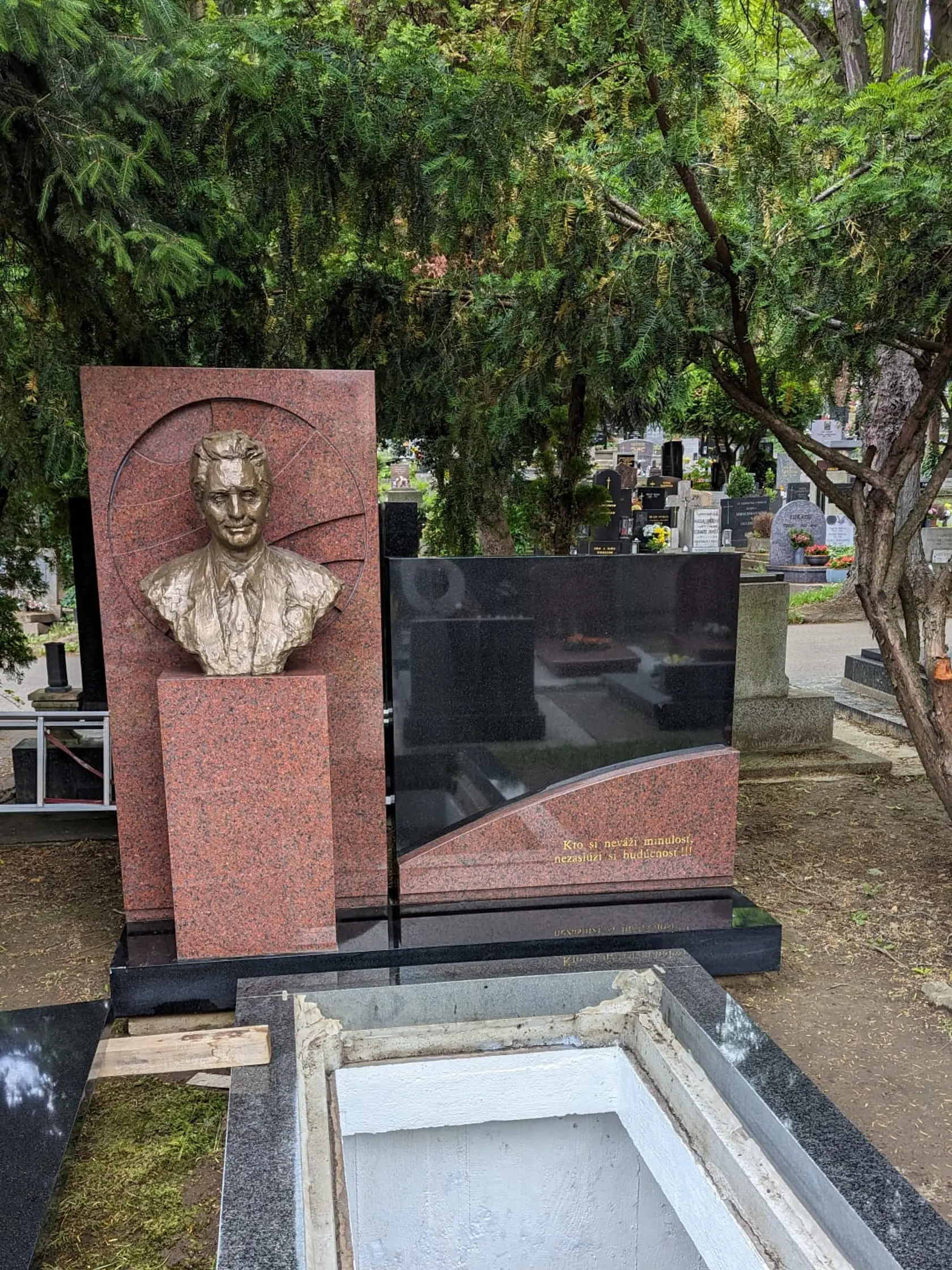 Pompézna hrobka Jozefa Majského.