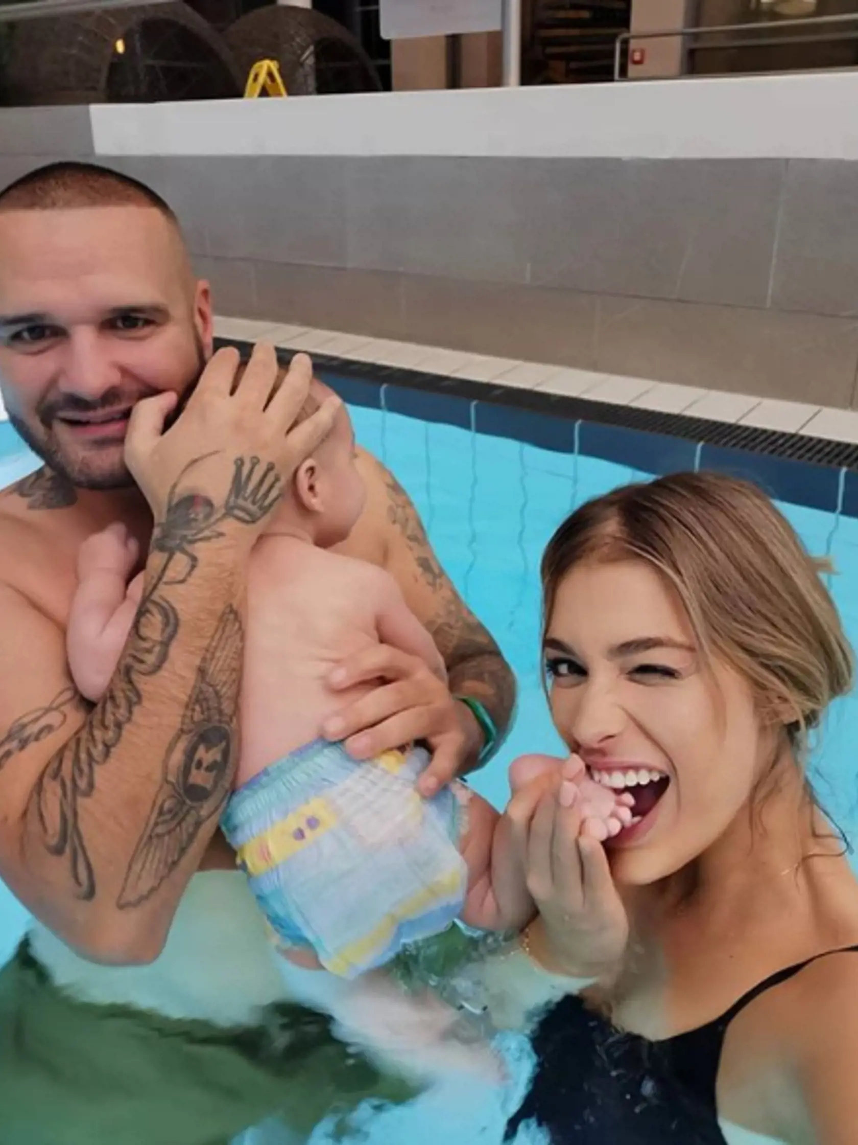 Z prvého syna Sanela má obrovskú radosť moderátorka Jasmina Alagič a raper Patrik Rytmus Vrbovský.