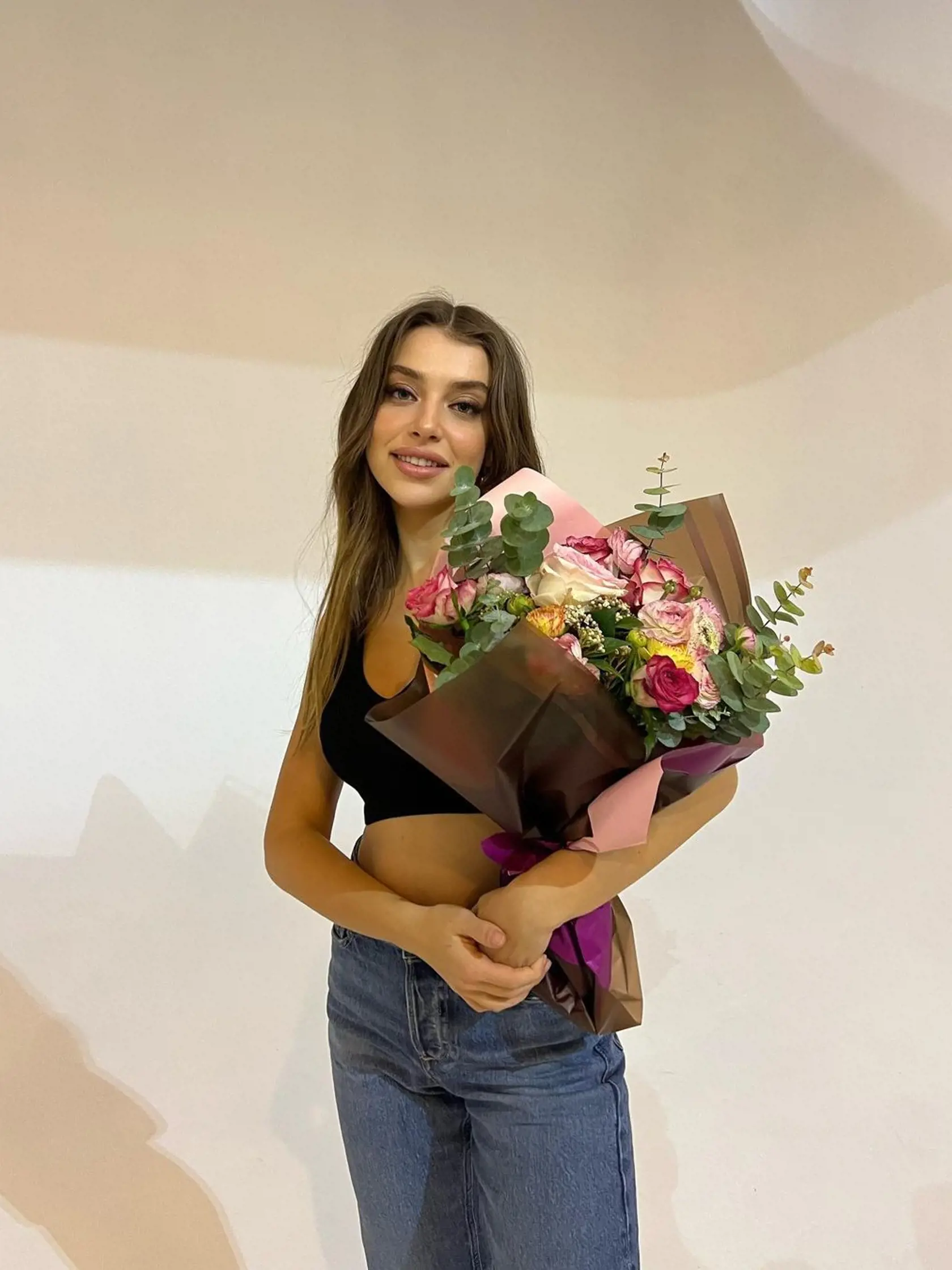 Rodina Erçelovcov sa môže pochváliť rovno dvoma úspešnými a krásnymi dcérami. Tá mladšia, Hande Erçel (28), sa aktuálne teší na Slovensku veľkej popularite vďaka úlohe Edy v telenovele Láska na prenájom.
