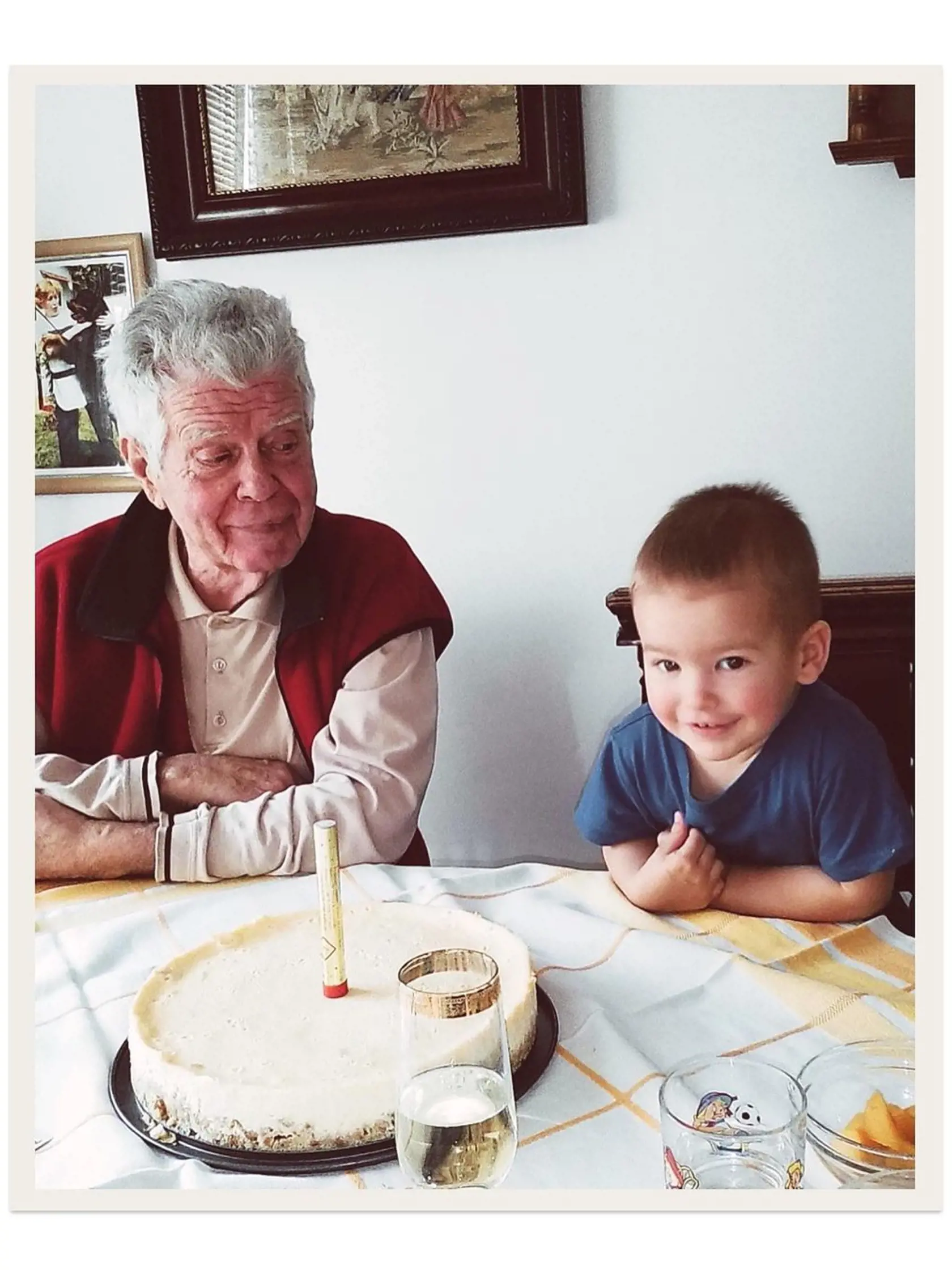Herec Oldo Hlaváček (88) na rodinnej oslave u vnučky Michaely. Dva mesiace od smrti milovanej manželky vyčaril malý úsmev na tvári. Na zábere s najmladším pravnúčikom.