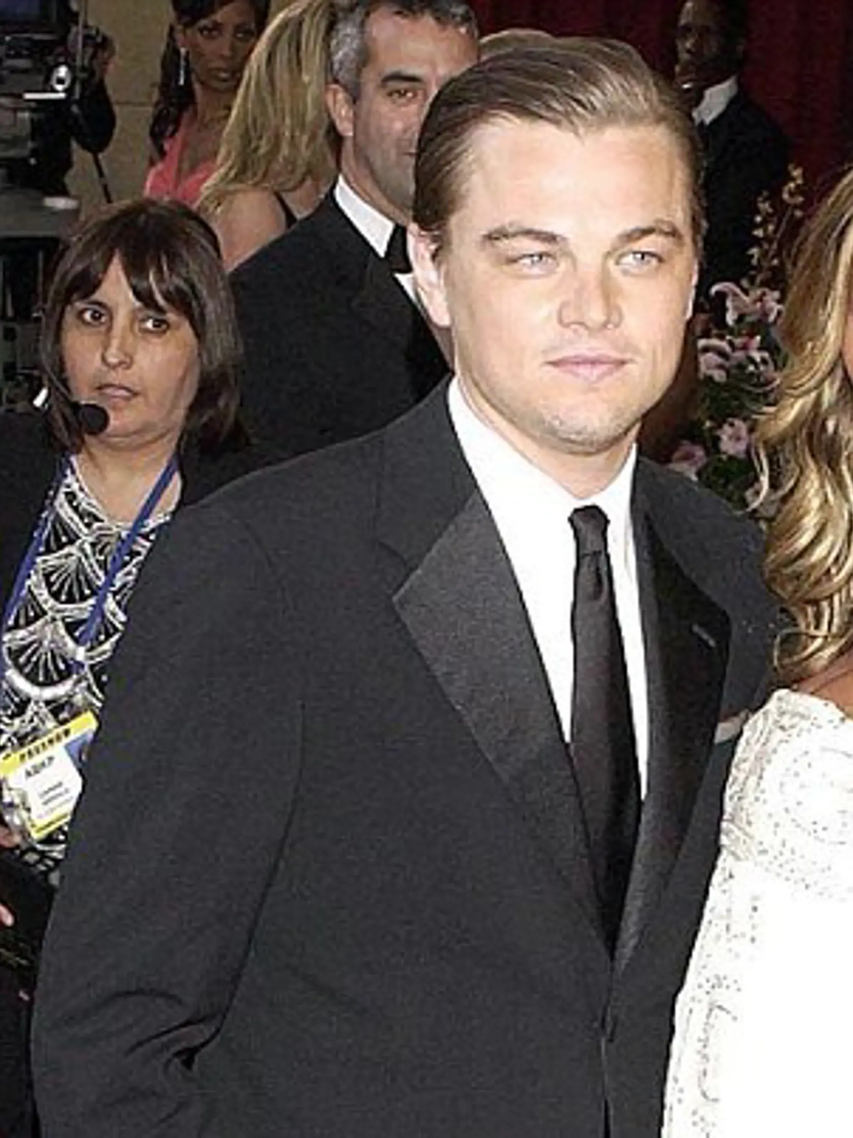 Leonardo DiCaprio v oscarový večer 2005, kedy ho niminovali druhý raz. Bolo o za film Letec.