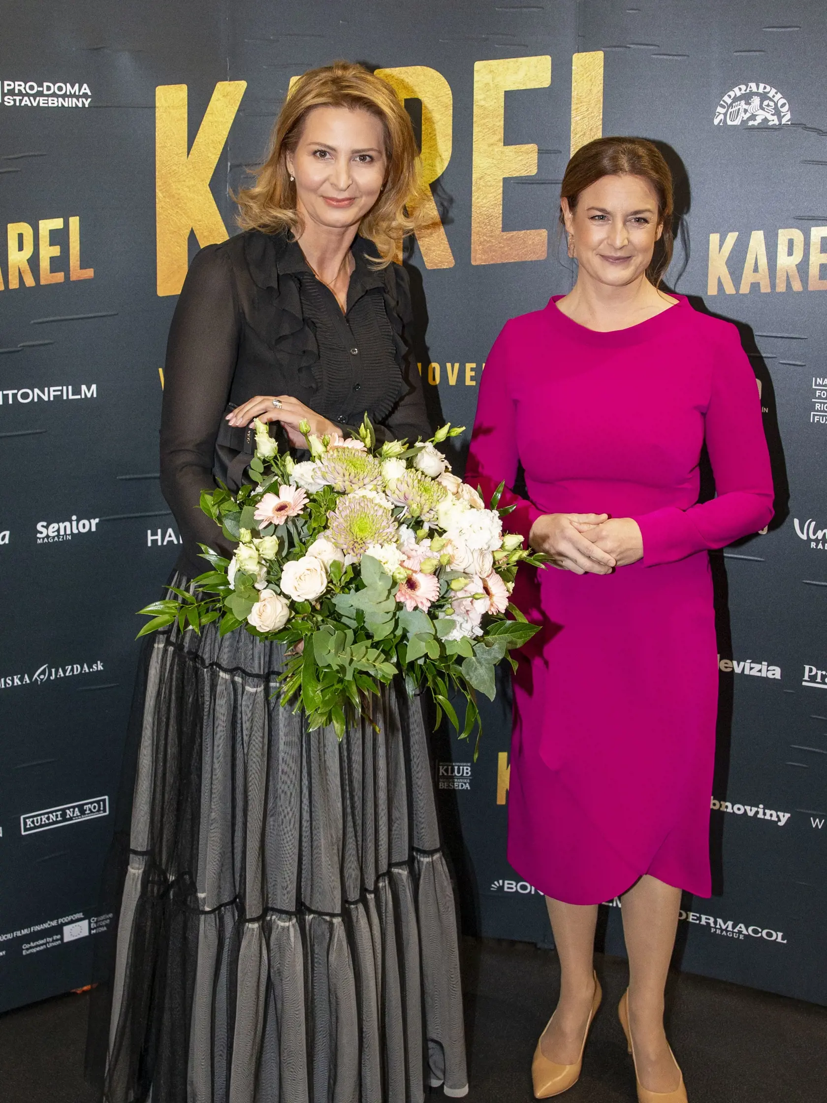 Na snímke je Ivana Gottová a Natália Milanována premiére filmu Karel. 
