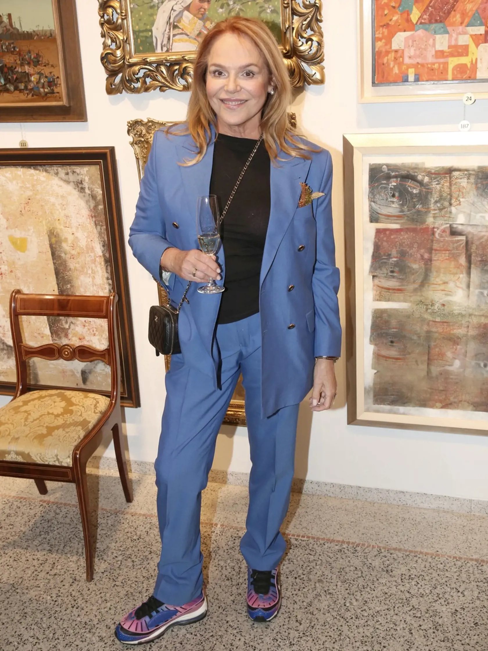 Dagmar Havlová prišla na krst knihy v nohavicovom kostýme a teniskách.