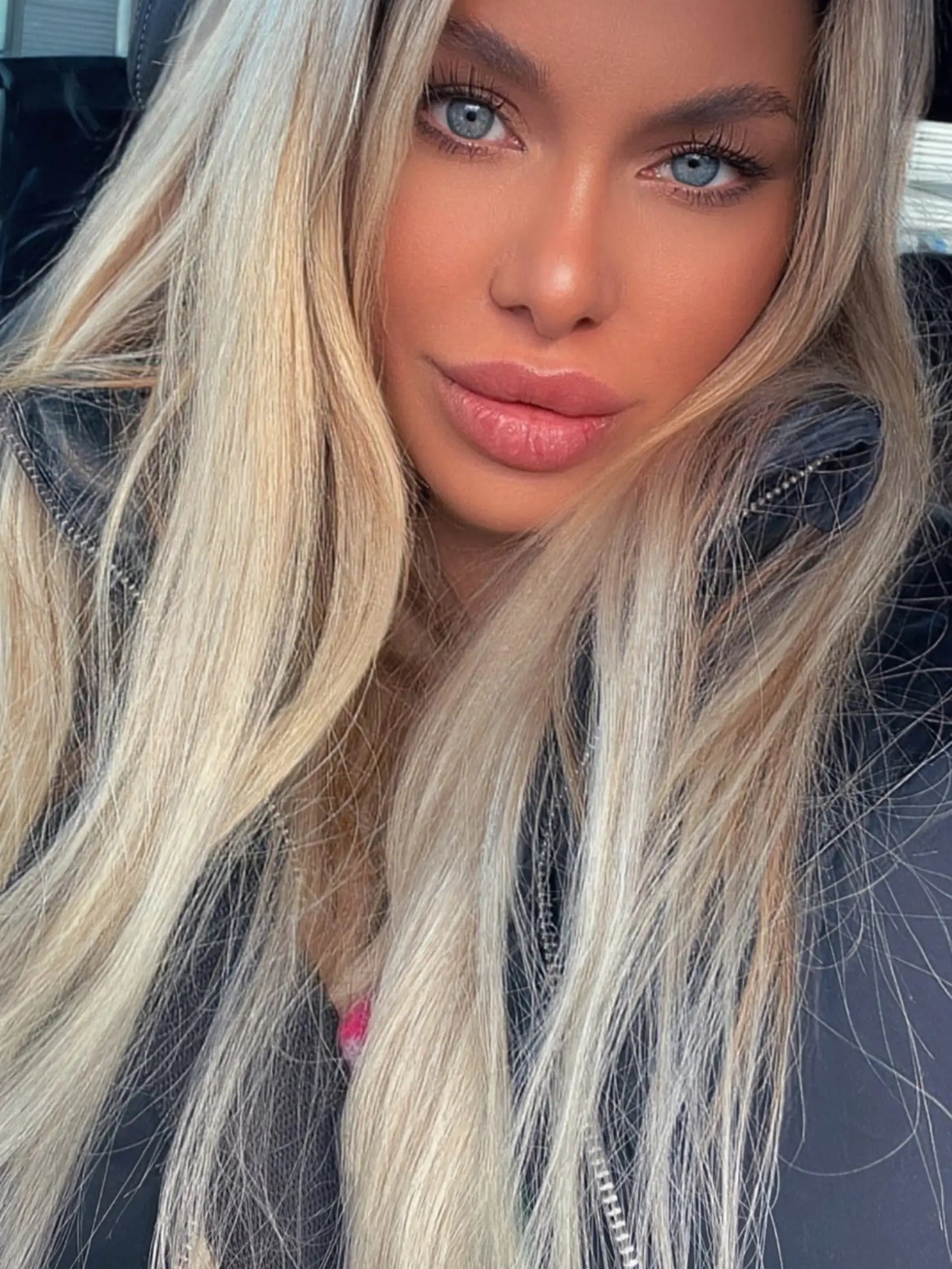 laura vizvaryová