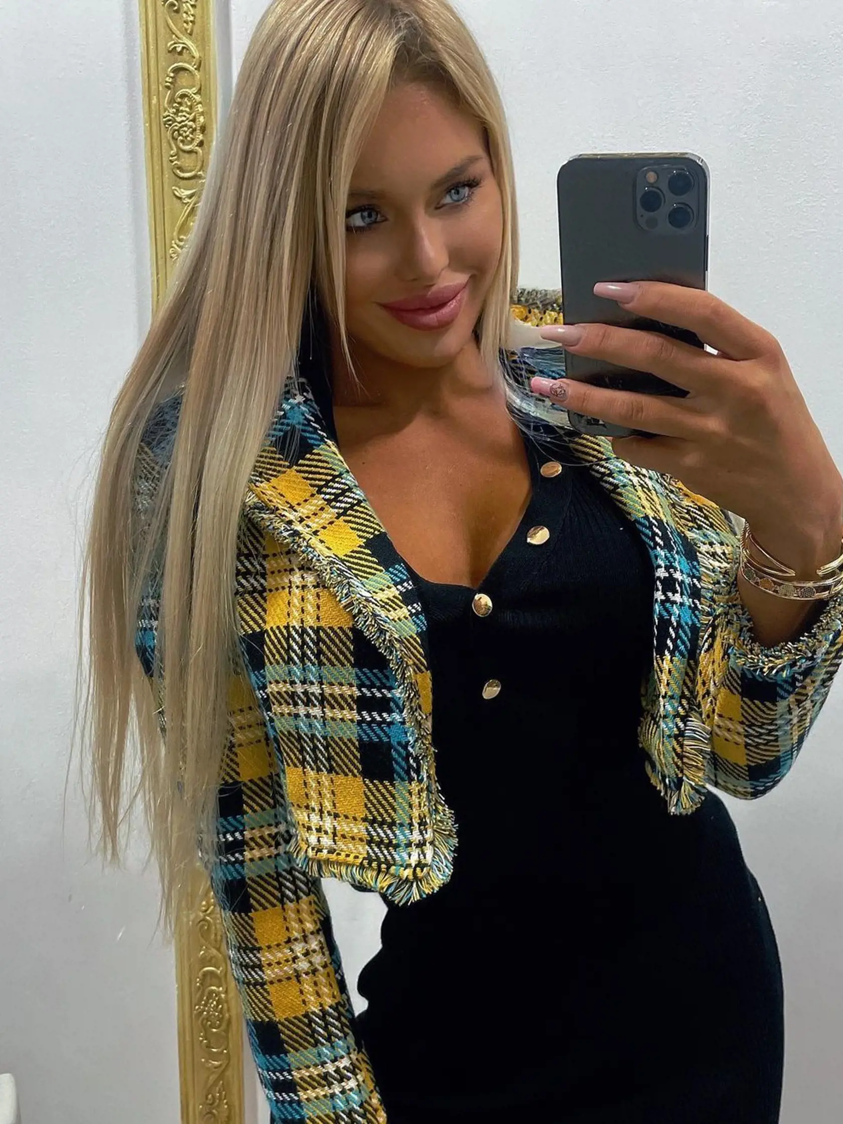 Najznámejší slovenský multiotecko Boris Kollár (57) si nedávno doprial dovolenku v Dubaji. Kým politik poctivo naberal bronz, jeho krásna tehuľka Laura Vizváryová (28) sa pochvaľovala fotkami s rastúcim tehotenským bruškom.