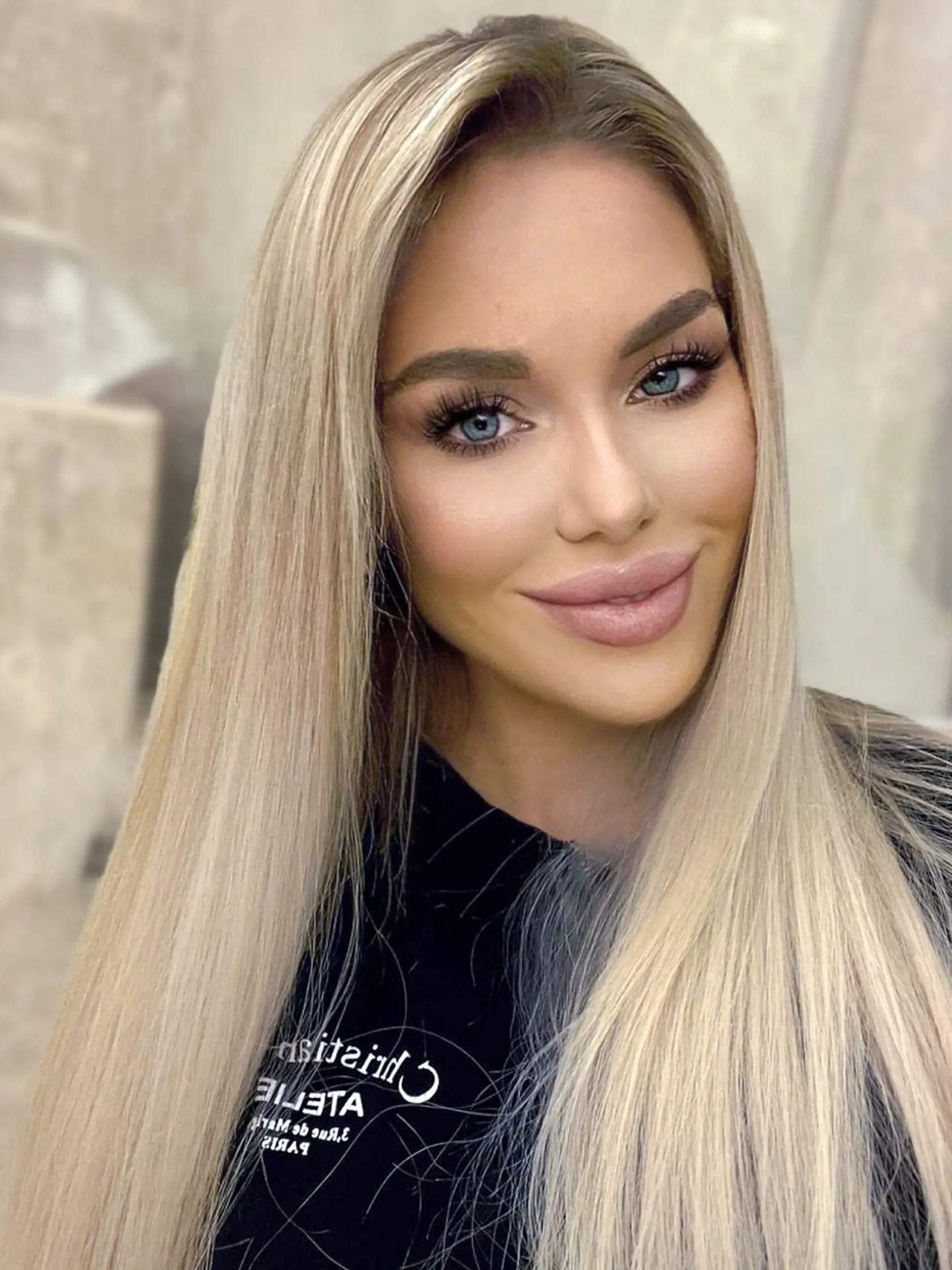 Najznámejší slovenský multiotecko Boris Kollár (57) si nedávno doprial dovolenku v Dubaji. Kým politik poctivo naberal bronz, jeho krásna tehuľka Laura Vizváryová (28) sa pochvaľovala fotkami s rastúcim tehotenským bruškom.