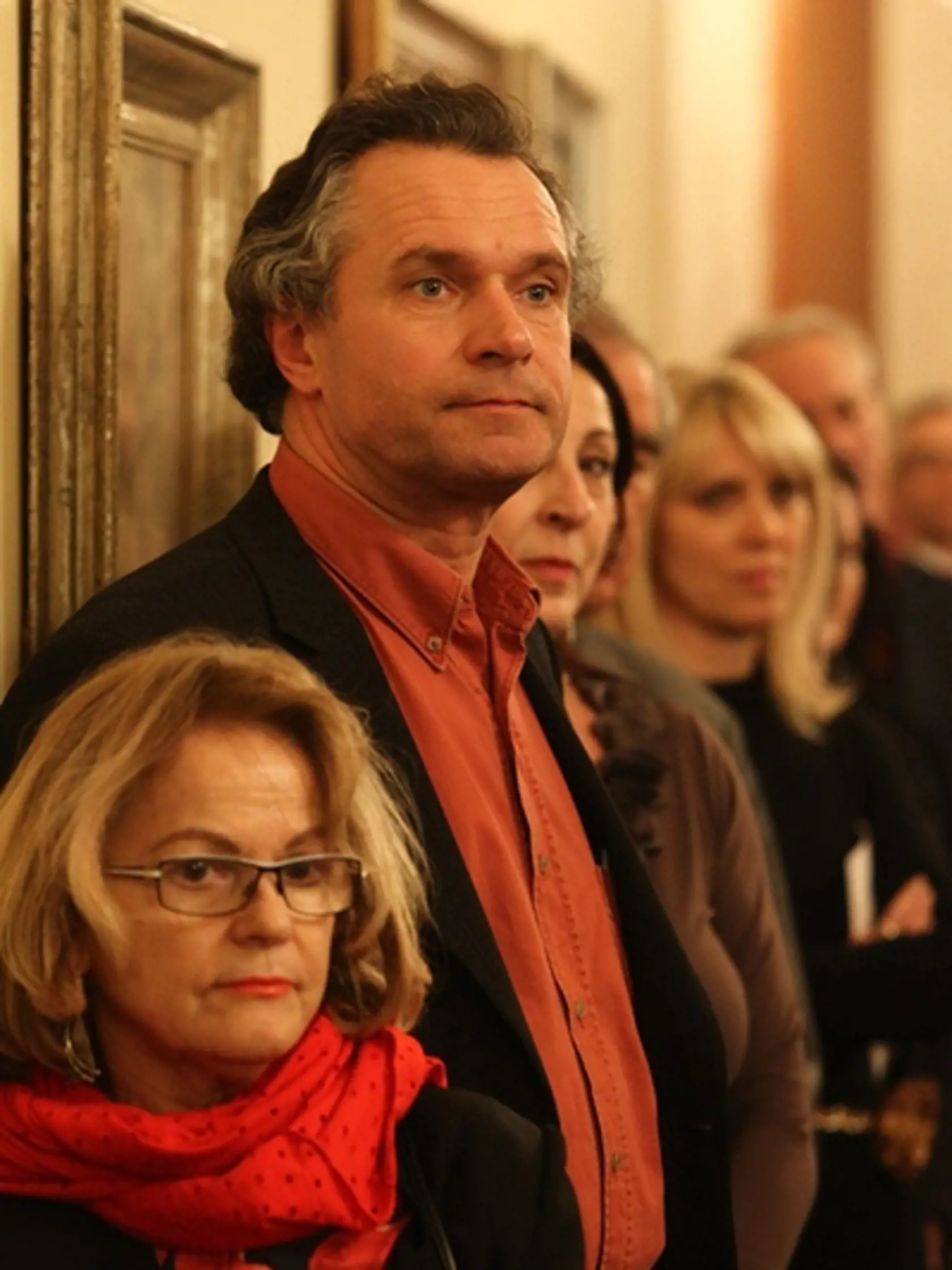 Vernisáž výstavy Umelecké poklady Secesia: Martin Babjak sledoval sprievodný program so záujmom.
