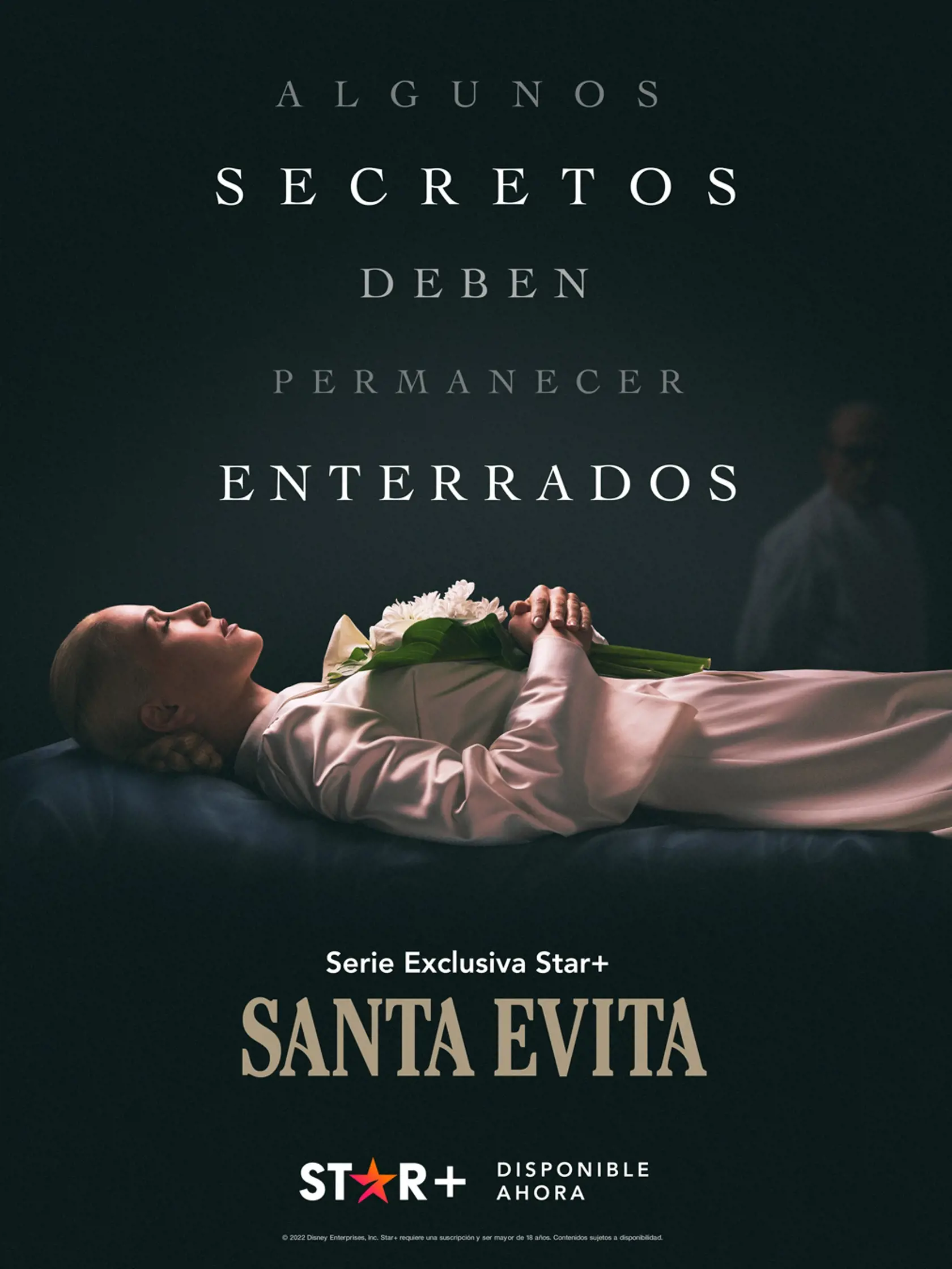 Úlohu mŕtvej argentínskej prvej dámy stvárnila populárna uruguajsko-argentínska herečka, speváčka a módna návrhárka Natalia Oreiro známa z telenovely Divoký anjel, ktorá sa aktuálne vysiela na televízii Doma. Herečka pre úlohu Evity musela podstúpiť radikálnu premenu. Aby sa na zosnulú prvú dámu podobala, nechala si odfarbiť svoje tmavé dlhé vlasy na platinovú blond farbu.